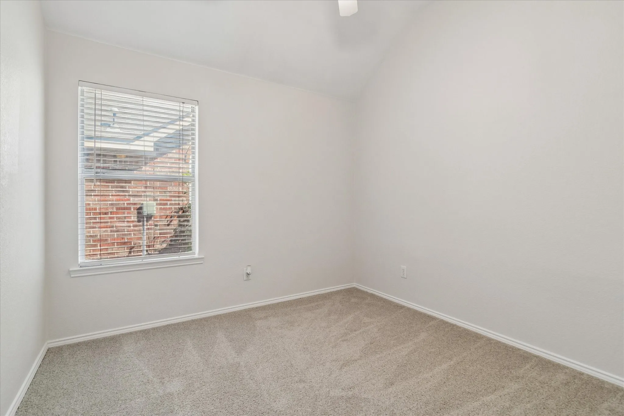 Single Family Residence For Sale in Denton County , 1699 Garrison Drive, Frisco, Texas 75033, 4 Bedroom, 2 Bathroom, 2 Garage spaces, 1,986 Sqft, built in 2000, mls#21392901, Real Estate Agent in Frisco, Homes For Sale in Denton county, Homes For Sale in Frisco, Realtor in Frisco Texas, Real Estate Brokerage Independent Realty Texas, Luminita Cordes Realtor