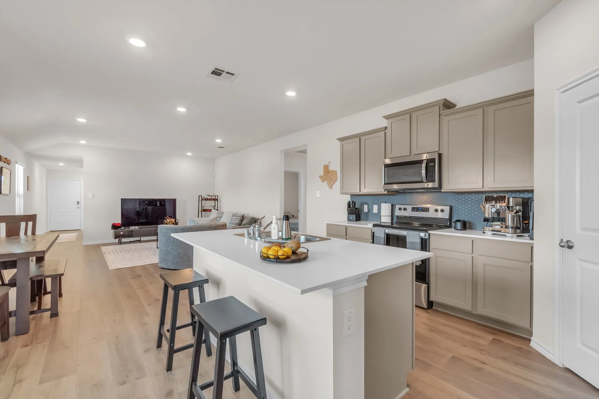 Single Family Residence For Sale in Kaufman County , 1134 Norias Drive, Forney, Texas 75126, 3 Bedroom, 2 Bathroom, 2 Garage spaces, 1,586 Sqft, built in 2022, mls#21392812, Real Estate Agent in Forney, Homes For Sale in Kaufman county, Homes For Sale in Forney, Realtor in Forney Texas, Real Estate Brokerage Independent Realty Texas, Luminita Cordes Realtor