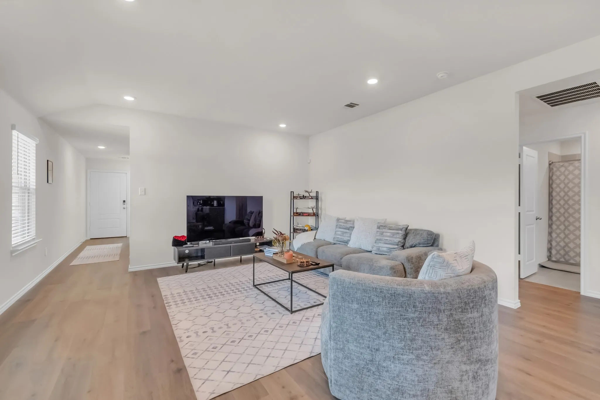 Single Family Residence For Sale in Kaufman County , 1134 Norias Drive, Forney, Texas 75126, 3 Bedroom, 2 Bathroom, 2 Garage spaces, 1,586 Sqft, built in 2022, mls#21392812, Real Estate Agent in Forney, Homes For Sale in Kaufman county, Homes For Sale in Forney, Realtor in Forney Texas, Real Estate Brokerage Independent Realty Texas, Luminita Cordes Realtor