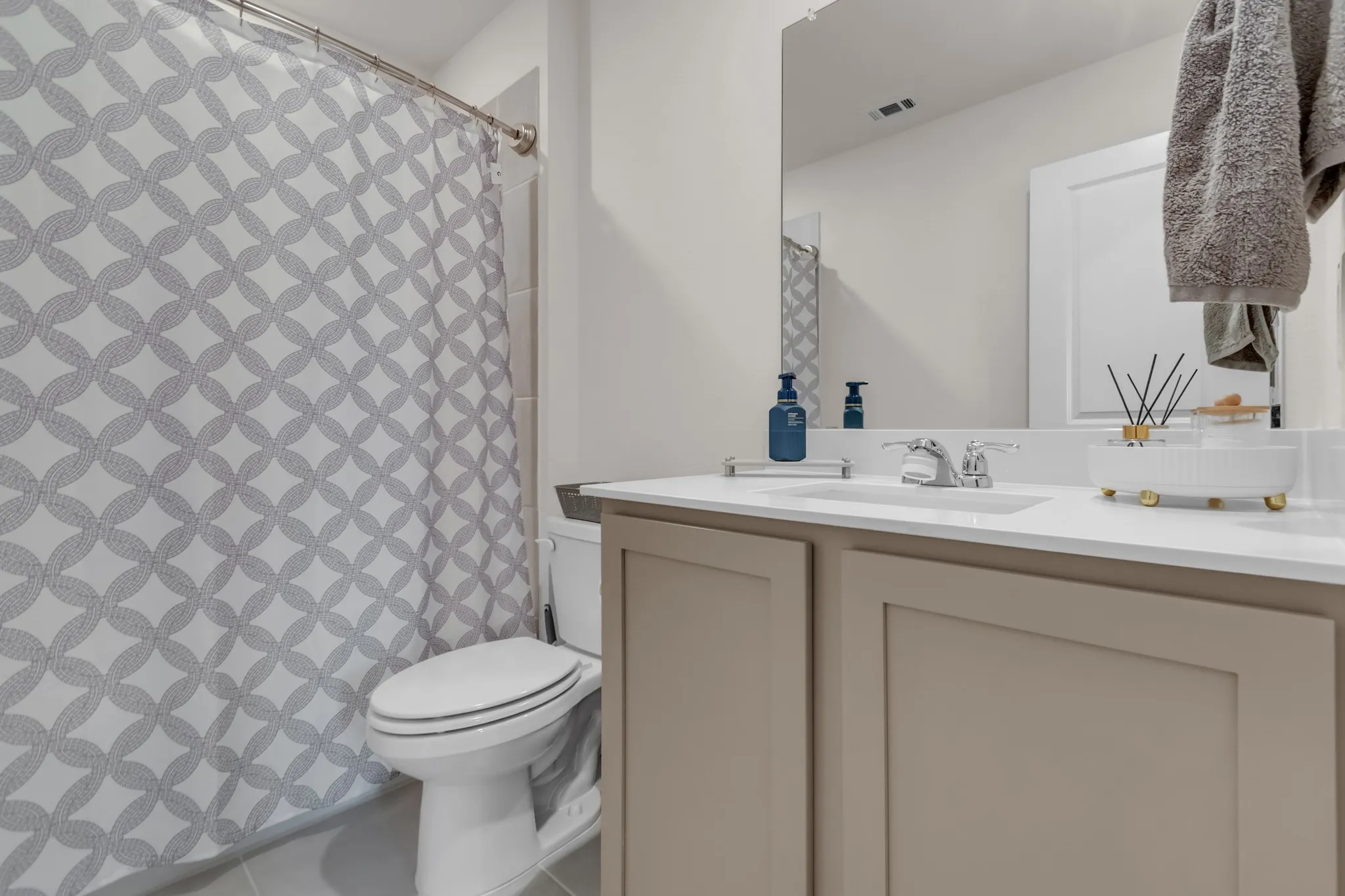 Single Family Residence For Sale in Kaufman County , 1134 Norias Drive, Forney, Texas 75126, 3 Bedroom, 2 Bathroom, 2 Garage spaces, 1,586 Sqft, built in 2022, mls#21392812, Real Estate Agent in Forney, Homes For Sale in Kaufman county, Homes For Sale in Forney, Realtor in Forney Texas, Real Estate Brokerage Independent Realty Texas, Luminita Cordes Realtor