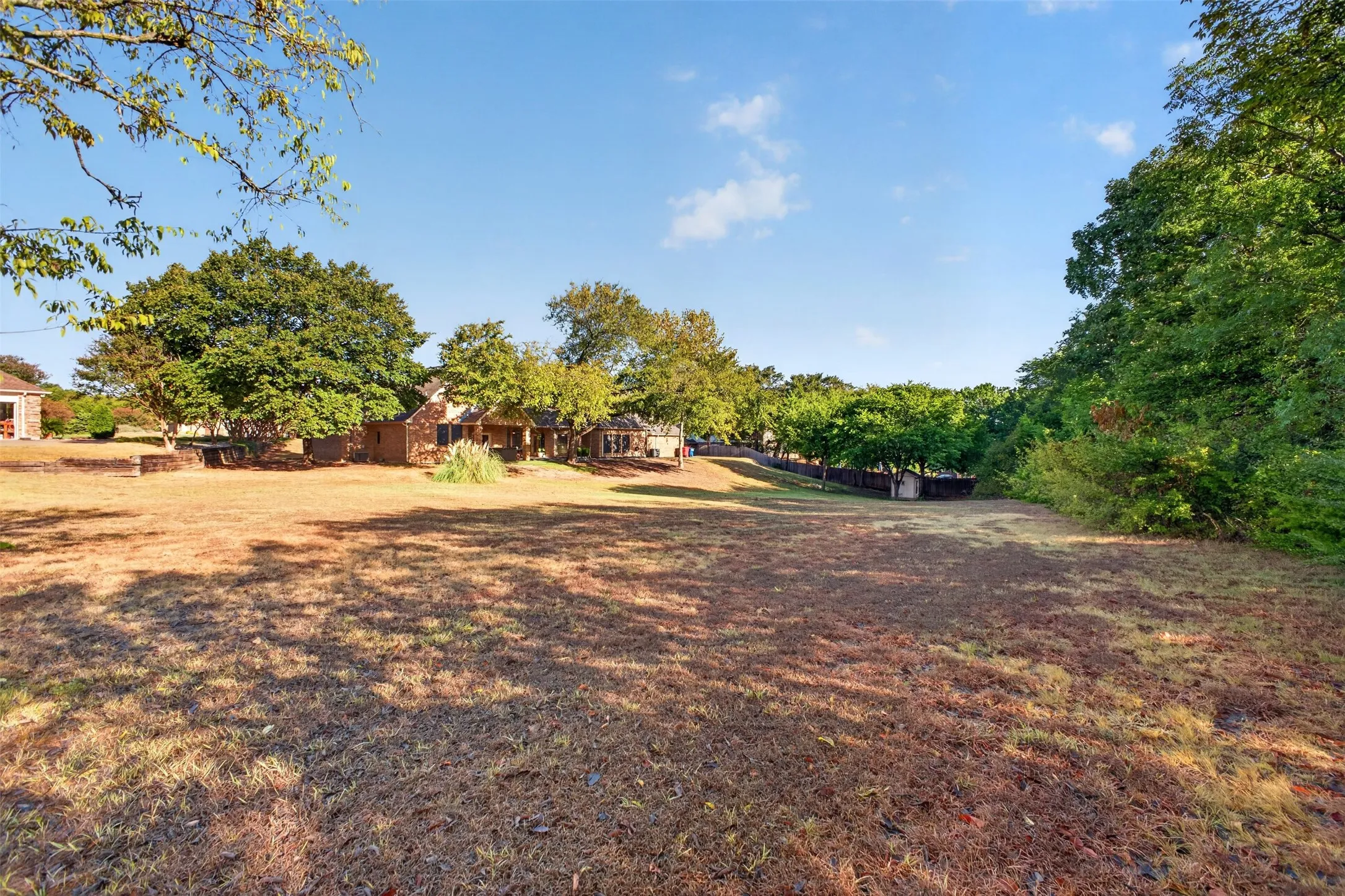 Single Family Residence For Sale in Ellis County , 603 Valley View Court, Ovilla, Texas 75154, 4 Bedroom, 3 Bathroom, 3 Garage spaces, 2,853 Sqft, built in 1985, mls#21385336, Real Estate Agent in Ovilla, Homes For Sale in Ellis county, Homes For Sale in Ovilla, Realtor in Ovilla Texas, Real Estate Brokerage Independent Realty Texas, Luminita Cordes Realtor