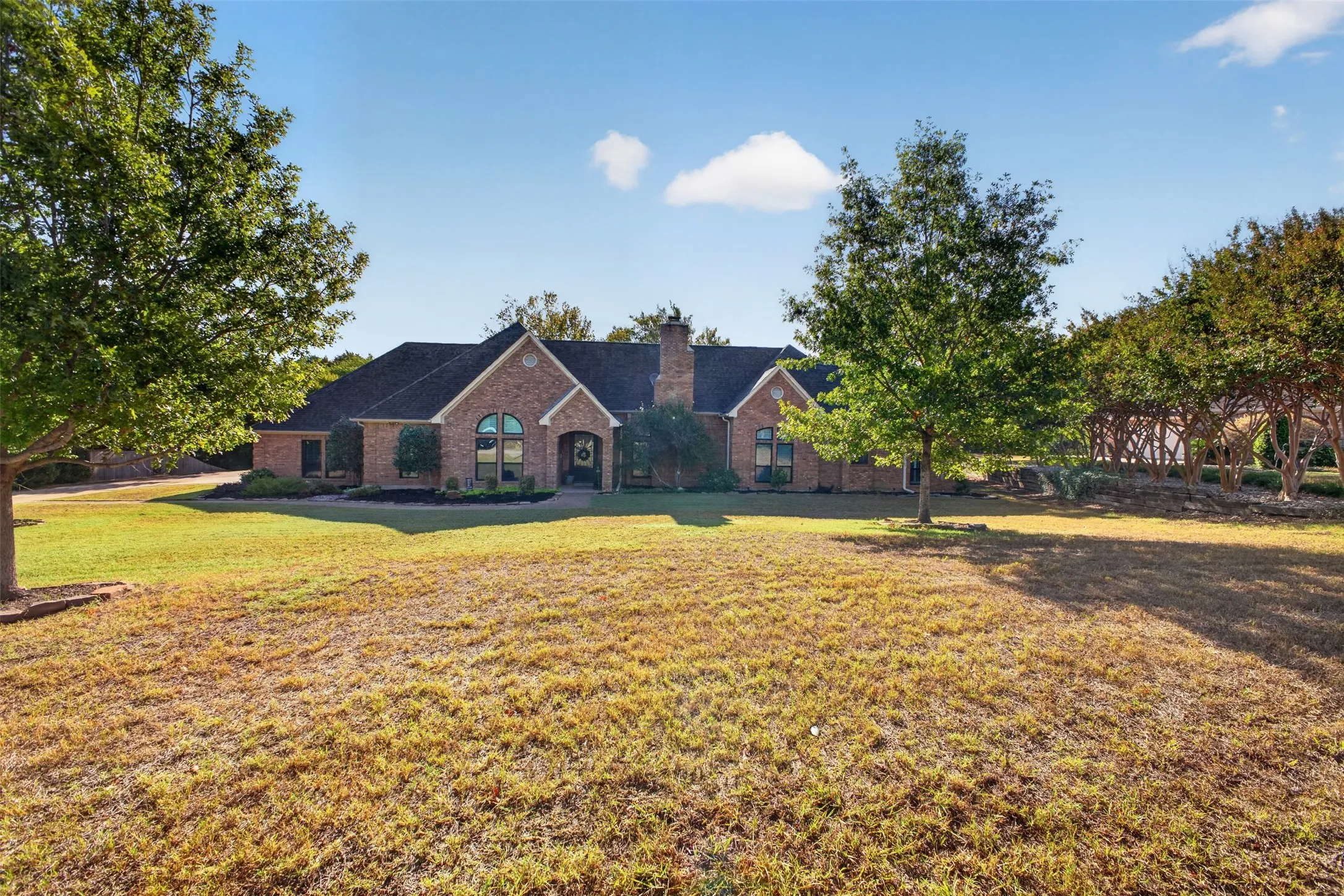 Single Family Residence For Sale in Ellis County , 603 Valley View Court, Ovilla, Texas 75154, 4 Bedroom, 3 Bathroom, 3 Garage spaces, 2,853 Sqft, built in 1985, mls#21385336, Real Estate Agent in Ovilla, Homes For Sale in Ellis county, Homes For Sale in Ovilla, Realtor in Ovilla Texas, Real Estate Brokerage Independent Realty Texas, Luminita Cordes Realtor