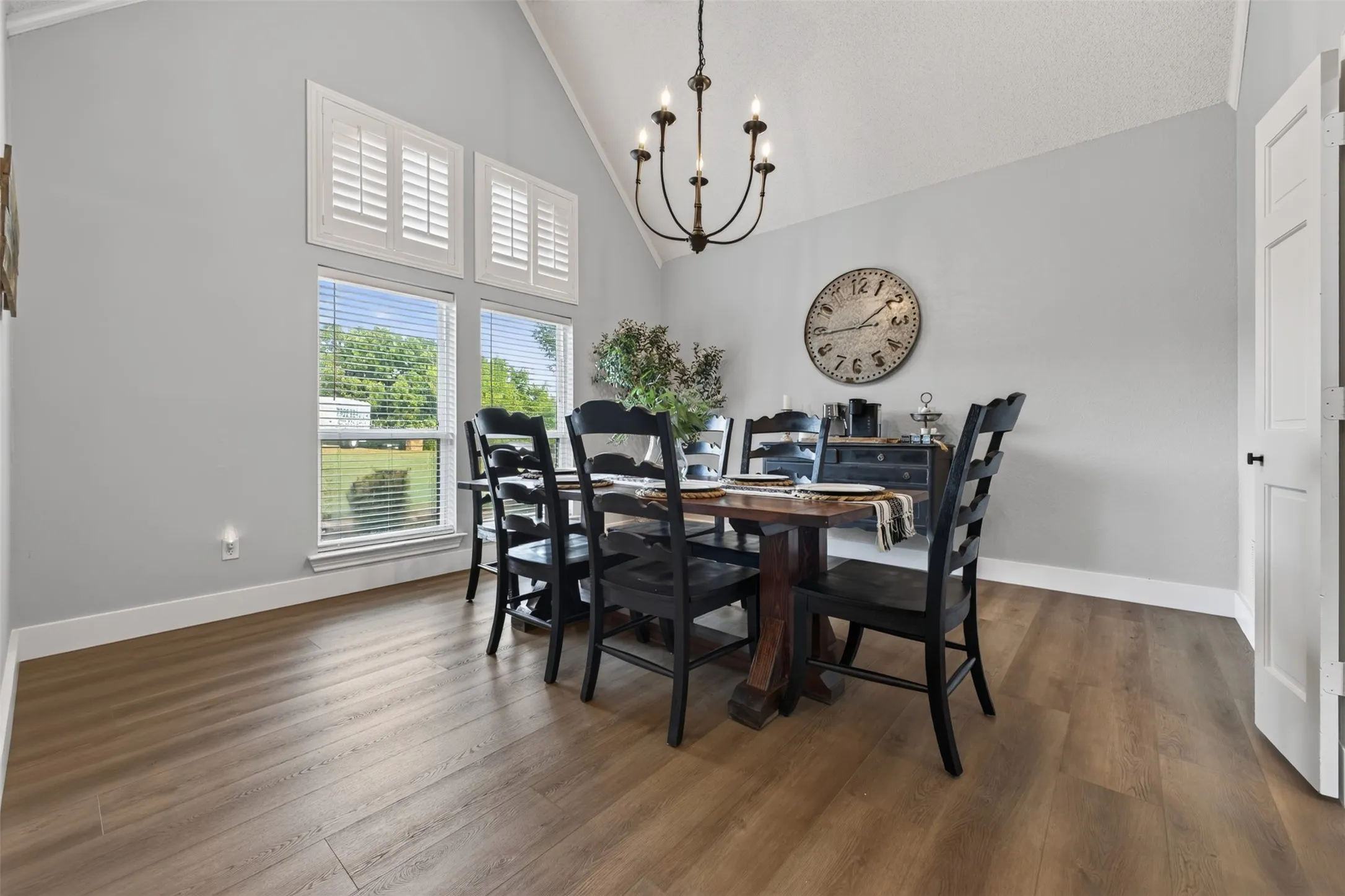 Single Family Residence For Sale in Ellis County , 603 Valley View Court, Ovilla, Texas 75154, 4 Bedroom, 3 Bathroom, 3 Garage spaces, 2,853 Sqft, built in 1985, mls#21385336, Real Estate Agent in Ovilla, Homes For Sale in Ellis county, Homes For Sale in Ovilla, Realtor in Ovilla Texas, Real Estate Brokerage Independent Realty Texas, Luminita Cordes Realtor