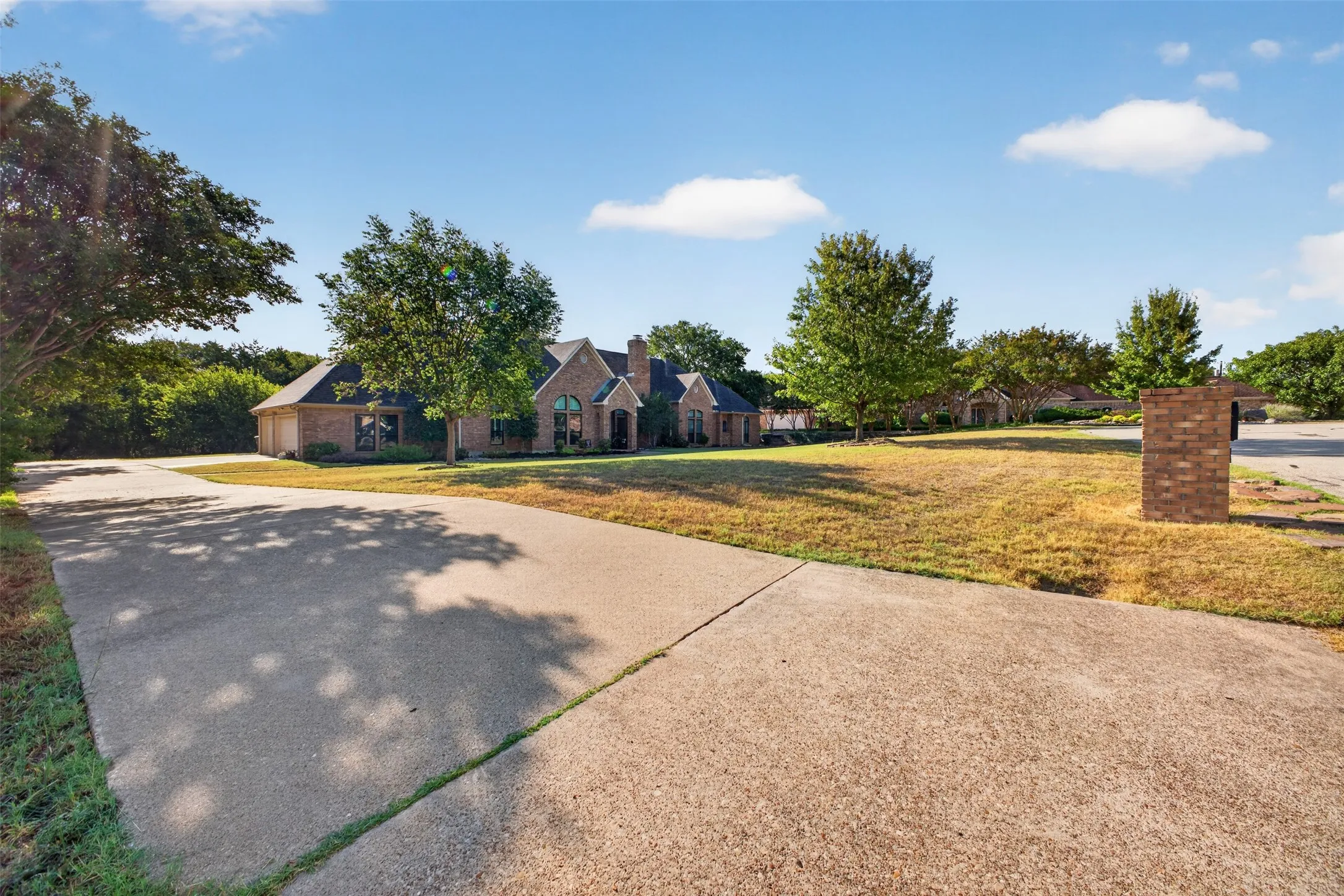 Single Family Residence For Sale in Ellis County , 603 Valley View Court, Ovilla, Texas 75154, 4 Bedroom, 3 Bathroom, 3 Garage spaces, 2,853 Sqft, built in 1985, mls#21385336, Real Estate Agent in Ovilla, Homes For Sale in Ellis county, Homes For Sale in Ovilla, Realtor in Ovilla Texas, Real Estate Brokerage Independent Realty Texas, Luminita Cordes Realtor