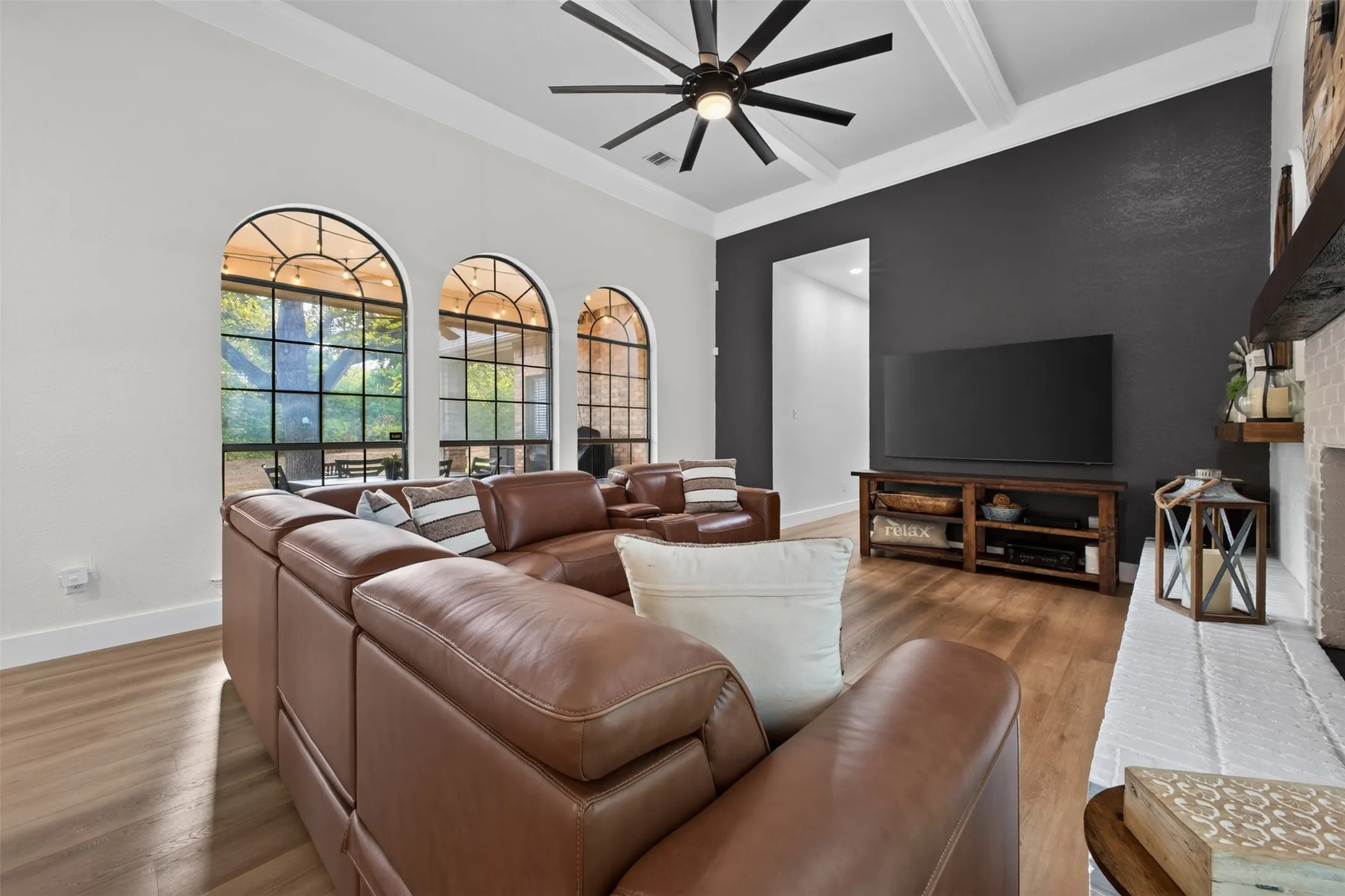 Single Family Residence For Sale in Ellis County , 603 Valley View Court, Ovilla, Texas 75154, 4 Bedroom, 3 Bathroom, 3 Garage spaces, 2,853 Sqft, built in 1985, mls#21385336, Real Estate Agent in Ovilla, Homes For Sale in Ellis county, Homes For Sale in Ovilla, Realtor in Ovilla Texas, Real Estate Brokerage Independent Realty Texas, Luminita Cordes Realtor