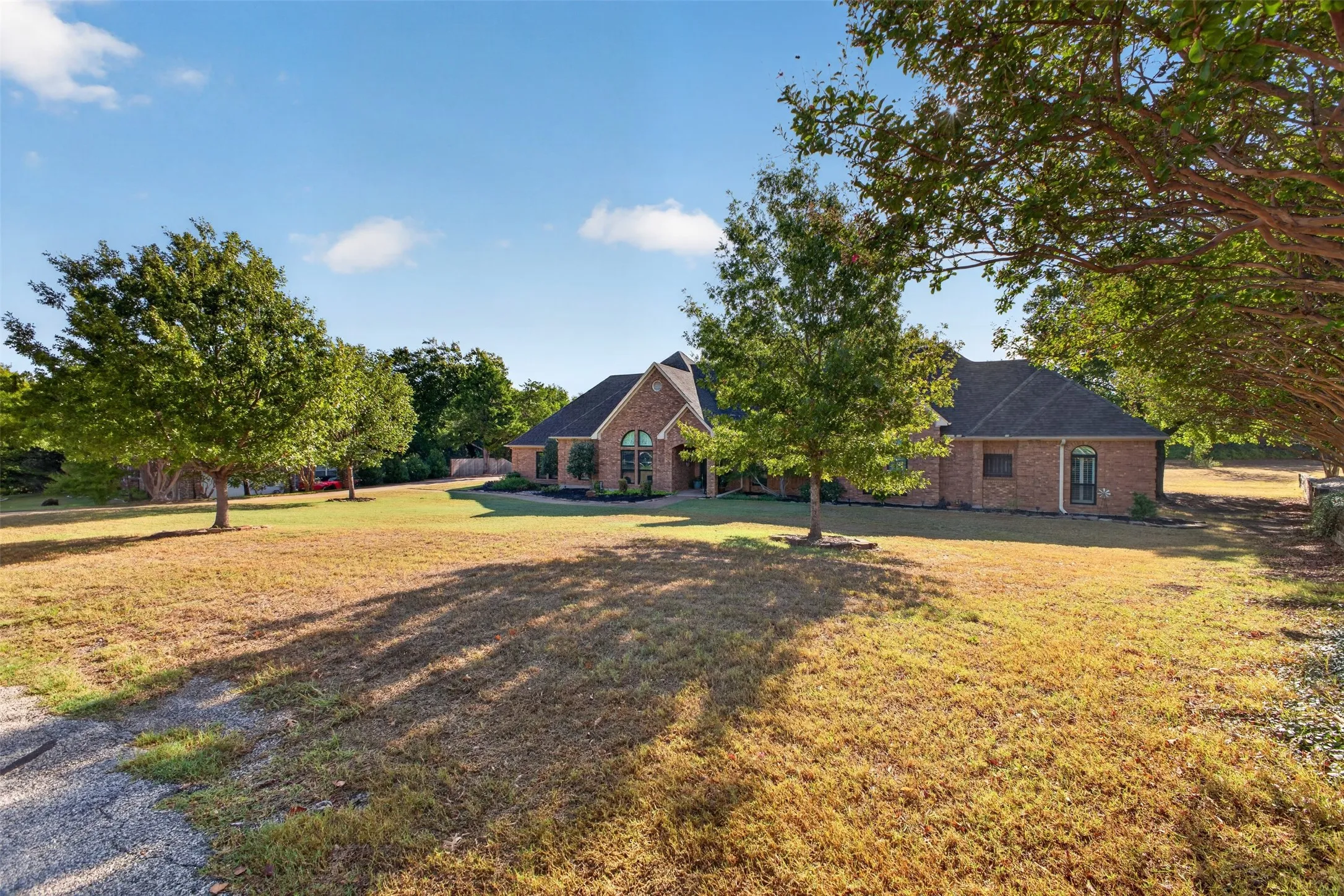 Single Family Residence For Sale in Ellis County , 603 Valley View Court, Ovilla, Texas 75154, 4 Bedroom, 3 Bathroom, 3 Garage spaces, 2,853 Sqft, built in 1985, mls#21385336, Real Estate Agent in Ovilla, Homes For Sale in Ellis county, Homes For Sale in Ovilla, Realtor in Ovilla Texas, Real Estate Brokerage Independent Realty Texas, Luminita Cordes Realtor
