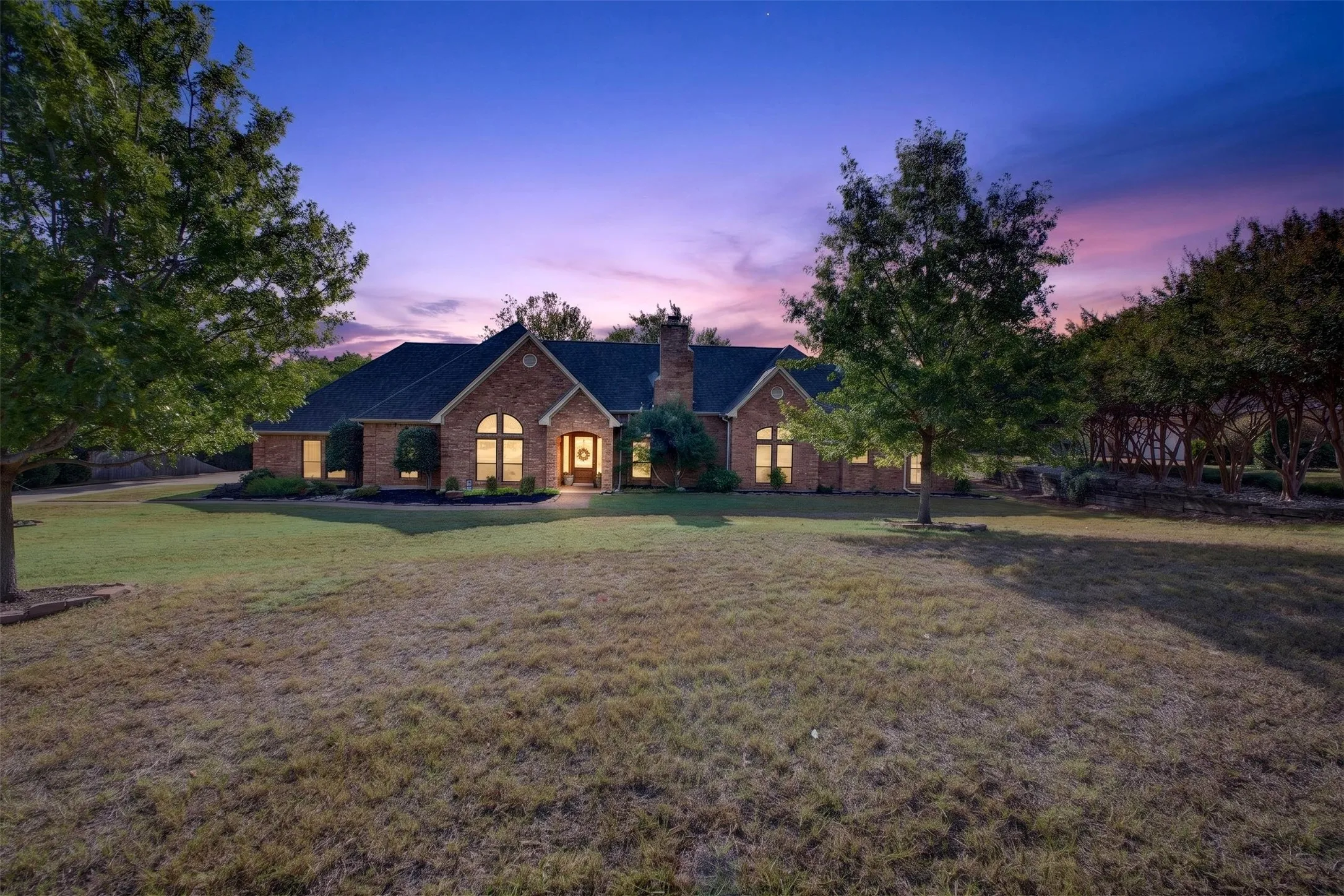 Single Family Residence For Sale in Ellis County , 603 Valley View Court, Ovilla, Texas 75154, 4 Bedroom, 3 Bathroom, 3 Garage spaces, 2,853 Sqft, built in 1985, mls#21385336, Real Estate Agent in Ovilla, Homes For Sale in Ellis county, Homes For Sale in Ovilla, Realtor in Ovilla Texas, Real Estate Brokerage Independent Realty Texas, Luminita Cordes Realtor