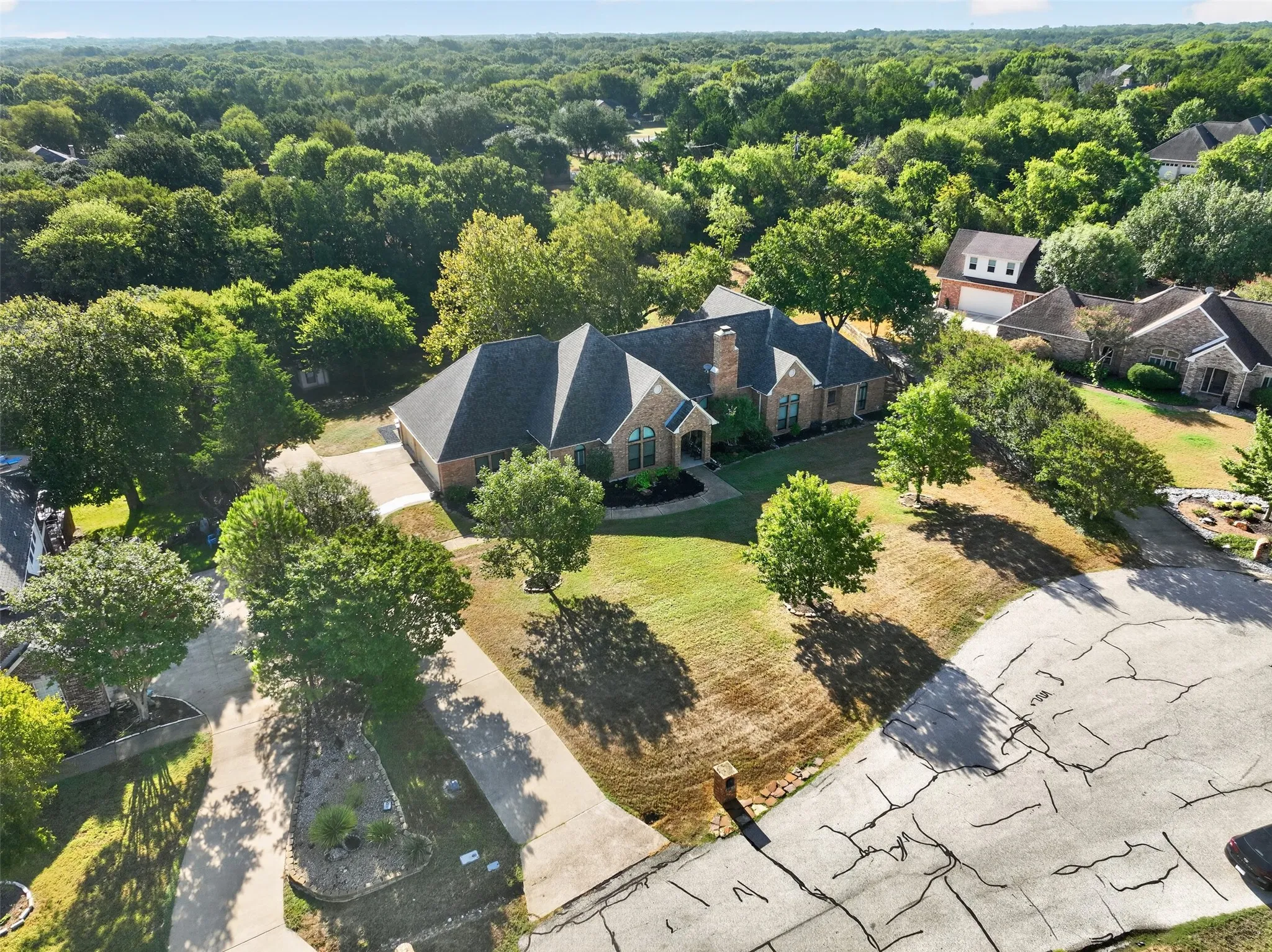 Single Family Residence For Sale in Ellis County , 603 Valley View Court, Ovilla, Texas 75154, 4 Bedroom, 3 Bathroom, 3 Garage spaces, 2,853 Sqft, built in 1985, mls#21385336, Real Estate Agent in Ovilla, Homes For Sale in Ellis county, Homes For Sale in Ovilla, Realtor in Ovilla Texas, Real Estate Brokerage Independent Realty Texas, Luminita Cordes Realtor