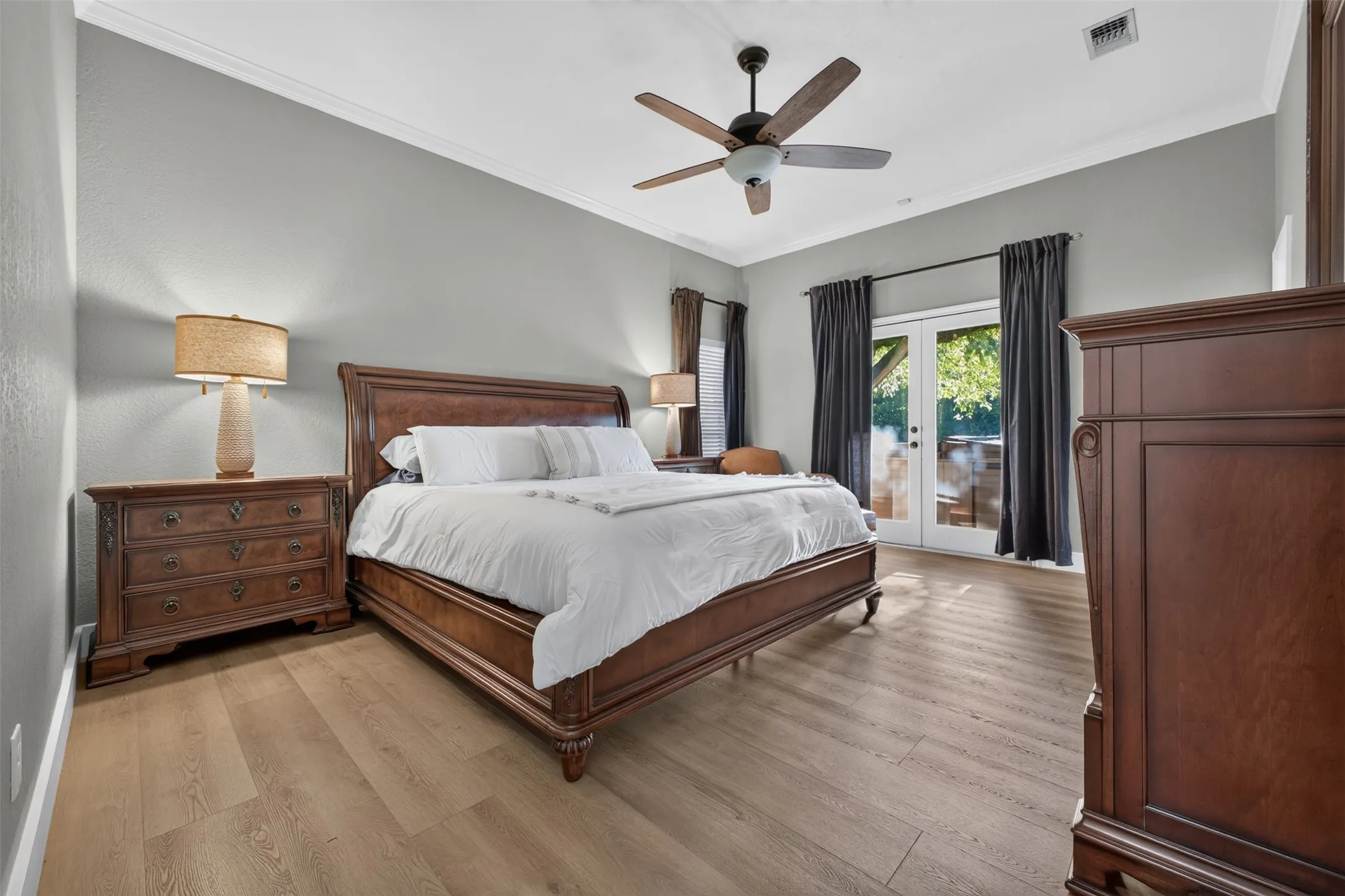 Single Family Residence For Sale in Ellis County , 603 Valley View Court, Ovilla, Texas 75154, 4 Bedroom, 3 Bathroom, 3 Garage spaces, 2,853 Sqft, built in 1985, mls#21385336, Real Estate Agent in Ovilla, Homes For Sale in Ellis county, Homes For Sale in Ovilla, Realtor in Ovilla Texas, Real Estate Brokerage Independent Realty Texas, Luminita Cordes Realtor