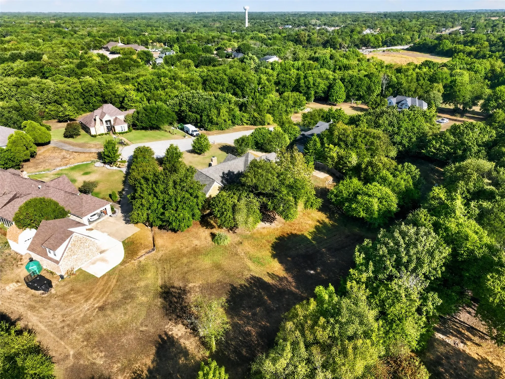 Single Family Residence For Sale in Ellis County , 603 Valley View Court, Ovilla, Texas 75154, 4 Bedroom, 3 Bathroom, 3 Garage spaces, 2,853 Sqft, built in 1985, mls#21385336, Real Estate Agent in Ovilla, Homes For Sale in Ellis county, Homes For Sale in Ovilla, Realtor in Ovilla Texas, Real Estate Brokerage Independent Realty Texas, Luminita Cordes Realtor