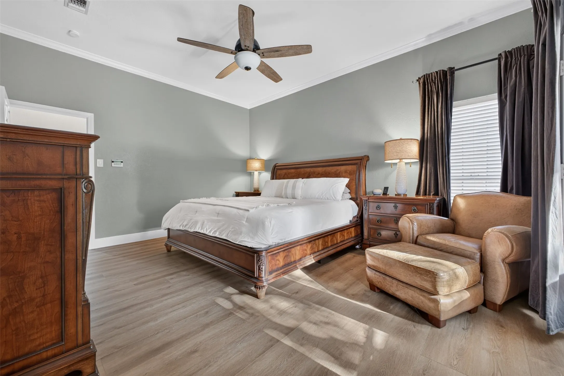 Single Family Residence For Sale in Ellis County , 603 Valley View Court, Ovilla, Texas 75154, 4 Bedroom, 3 Bathroom, 3 Garage spaces, 2,853 Sqft, built in 1985, mls#21385336, Real Estate Agent in Ovilla, Homes For Sale in Ellis county, Homes For Sale in Ovilla, Realtor in Ovilla Texas, Real Estate Brokerage Independent Realty Texas, Luminita Cordes Realtor