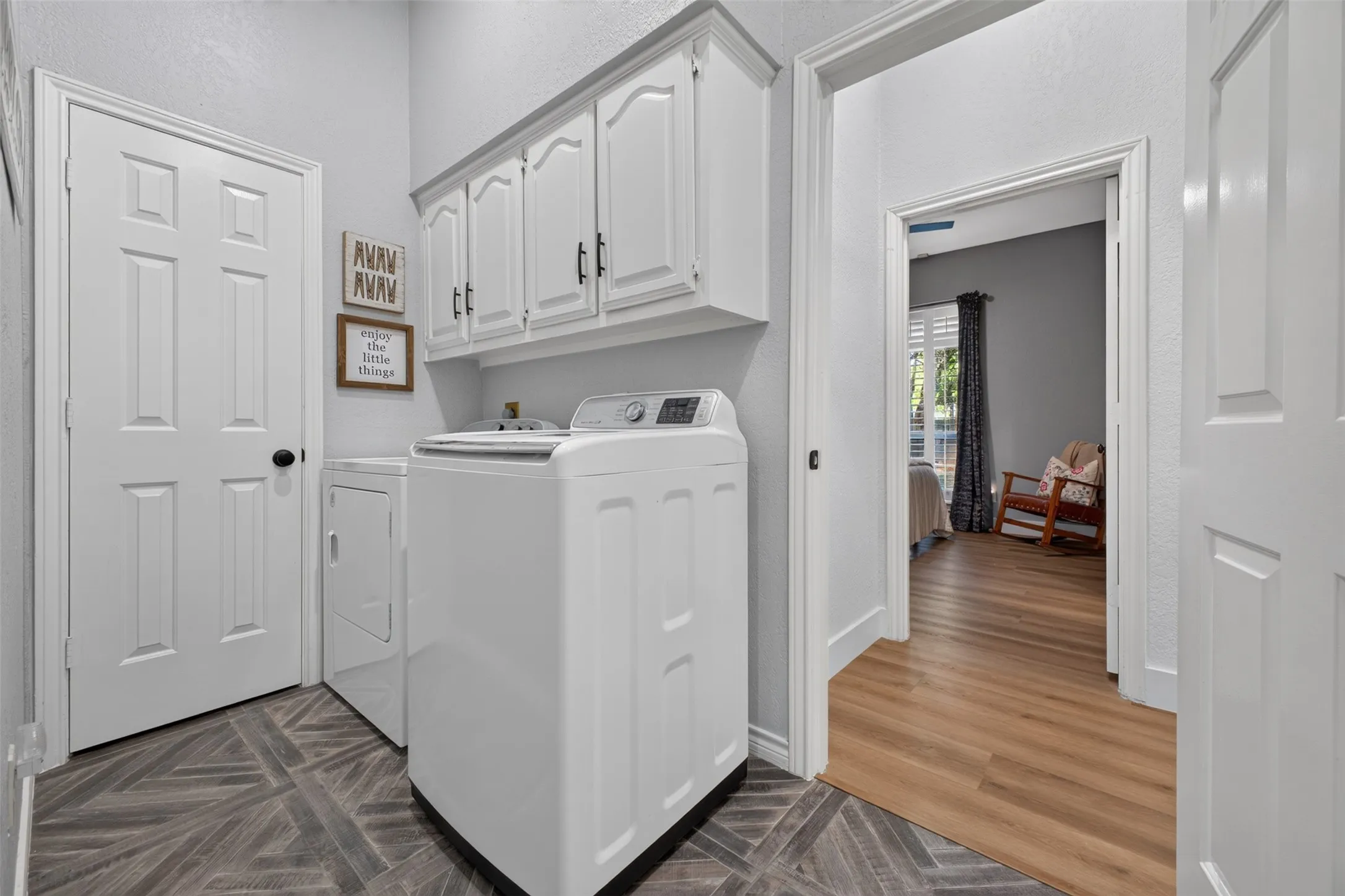 Single Family Residence For Sale in Ellis County , 603 Valley View Court, Ovilla, Texas 75154, 4 Bedroom, 3 Bathroom, 3 Garage spaces, 2,853 Sqft, built in 1985, mls#21385336, Real Estate Agent in Ovilla, Homes For Sale in Ellis county, Homes For Sale in Ovilla, Realtor in Ovilla Texas, Real Estate Brokerage Independent Realty Texas, Luminita Cordes Realtor