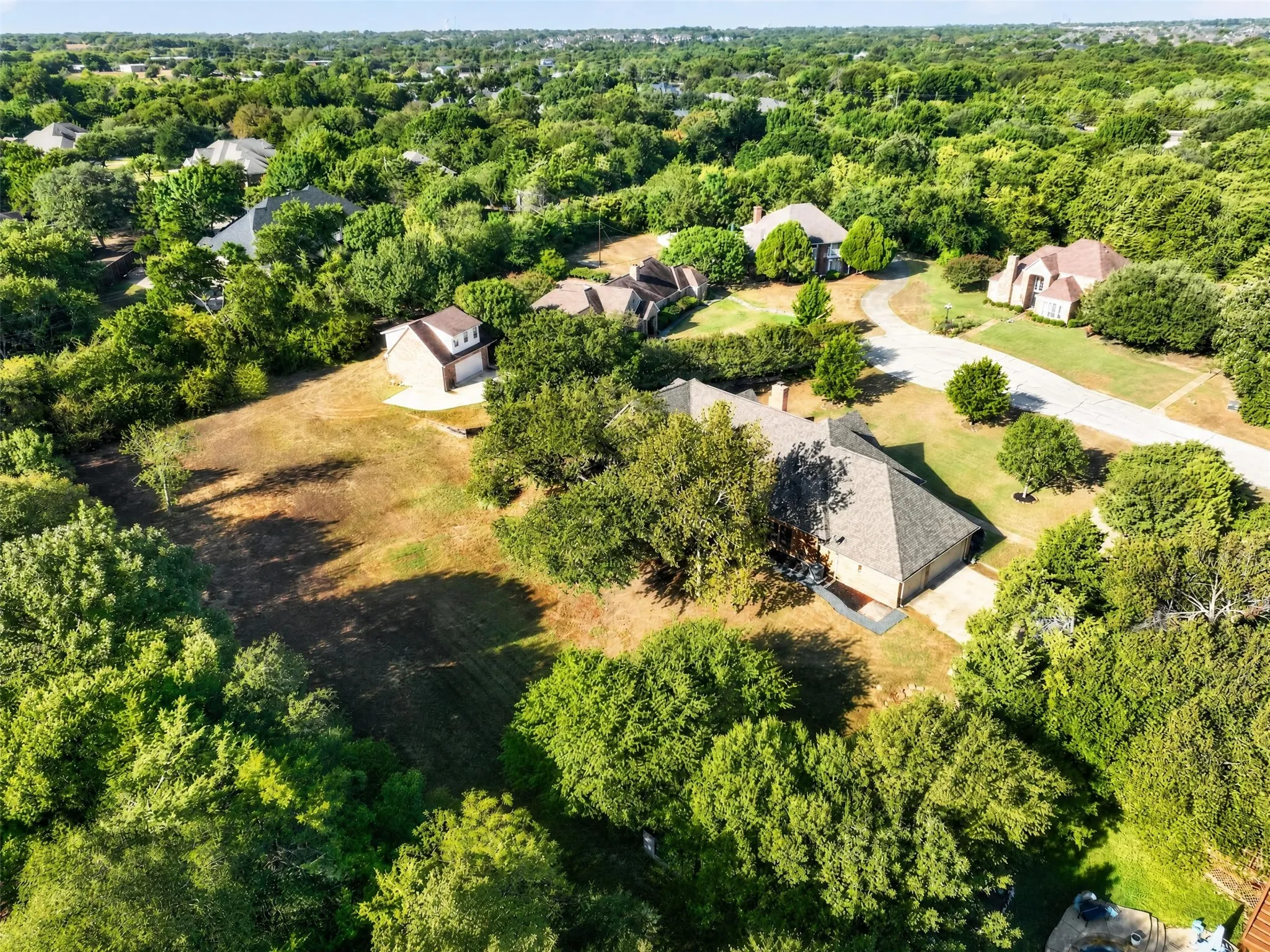 Single Family Residence For Sale in Ellis County , 603 Valley View Court, Ovilla, Texas 75154, 4 Bedroom, 3 Bathroom, 3 Garage spaces, 2,853 Sqft, built in 1985, mls#21385336, Real Estate Agent in Ovilla, Homes For Sale in Ellis county, Homes For Sale in Ovilla, Realtor in Ovilla Texas, Real Estate Brokerage Independent Realty Texas, Luminita Cordes Realtor