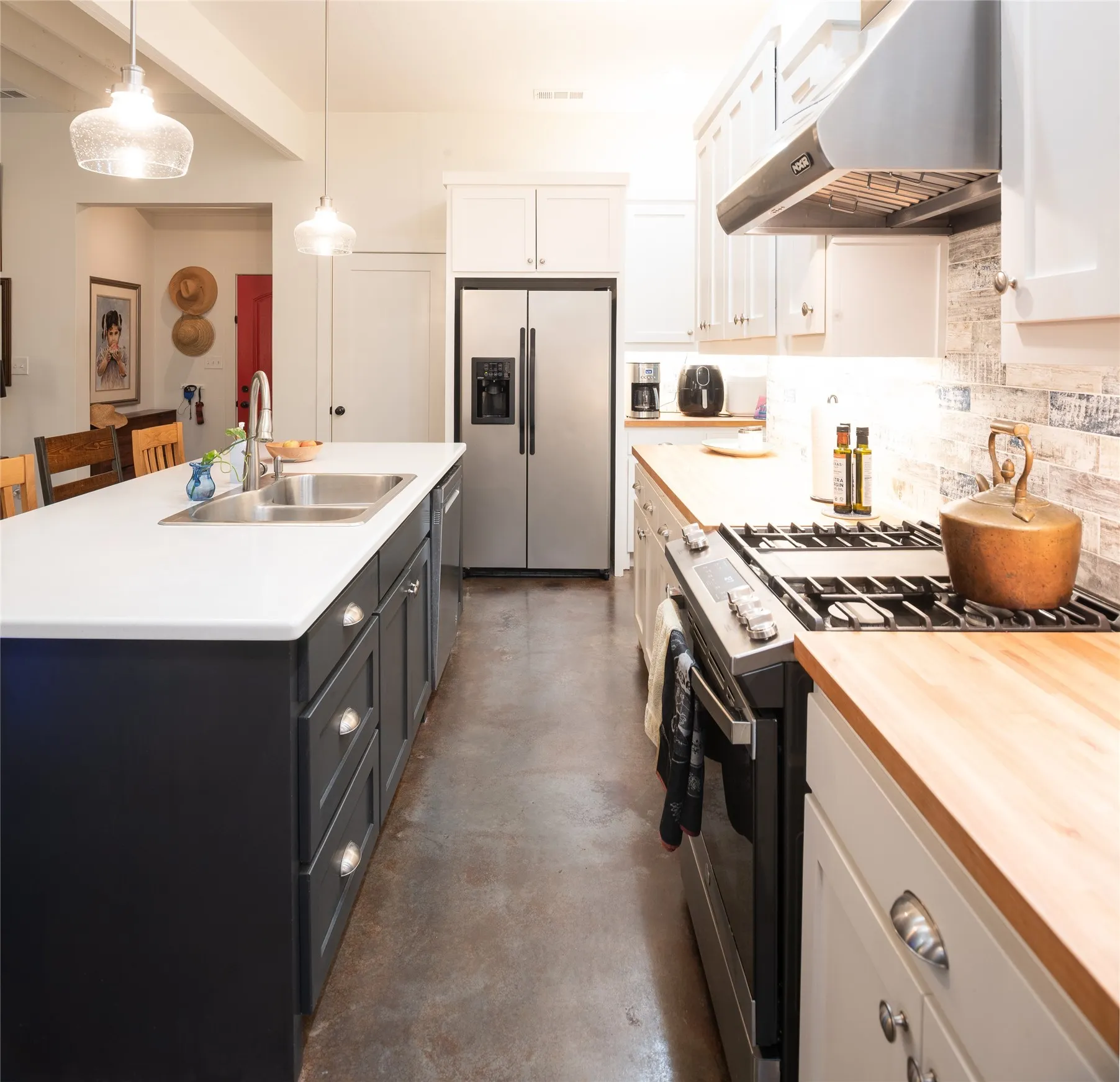 Single Family Residence For Sale in Grayson County , 1600 W Day Street, Denison, Texas 75020, 3 Bedroom, 2 Bathroom, 2 Garage spaces, 1,603 Sqft, built in 2019, mls#21391761, Real Estate Agent in Denison, Homes For Sale in Grayson county, Homes For Sale in Denison, Realtor in Denison Texas, Real Estate Brokerage Independent Realty Texas, Luminita Cordes Realtor