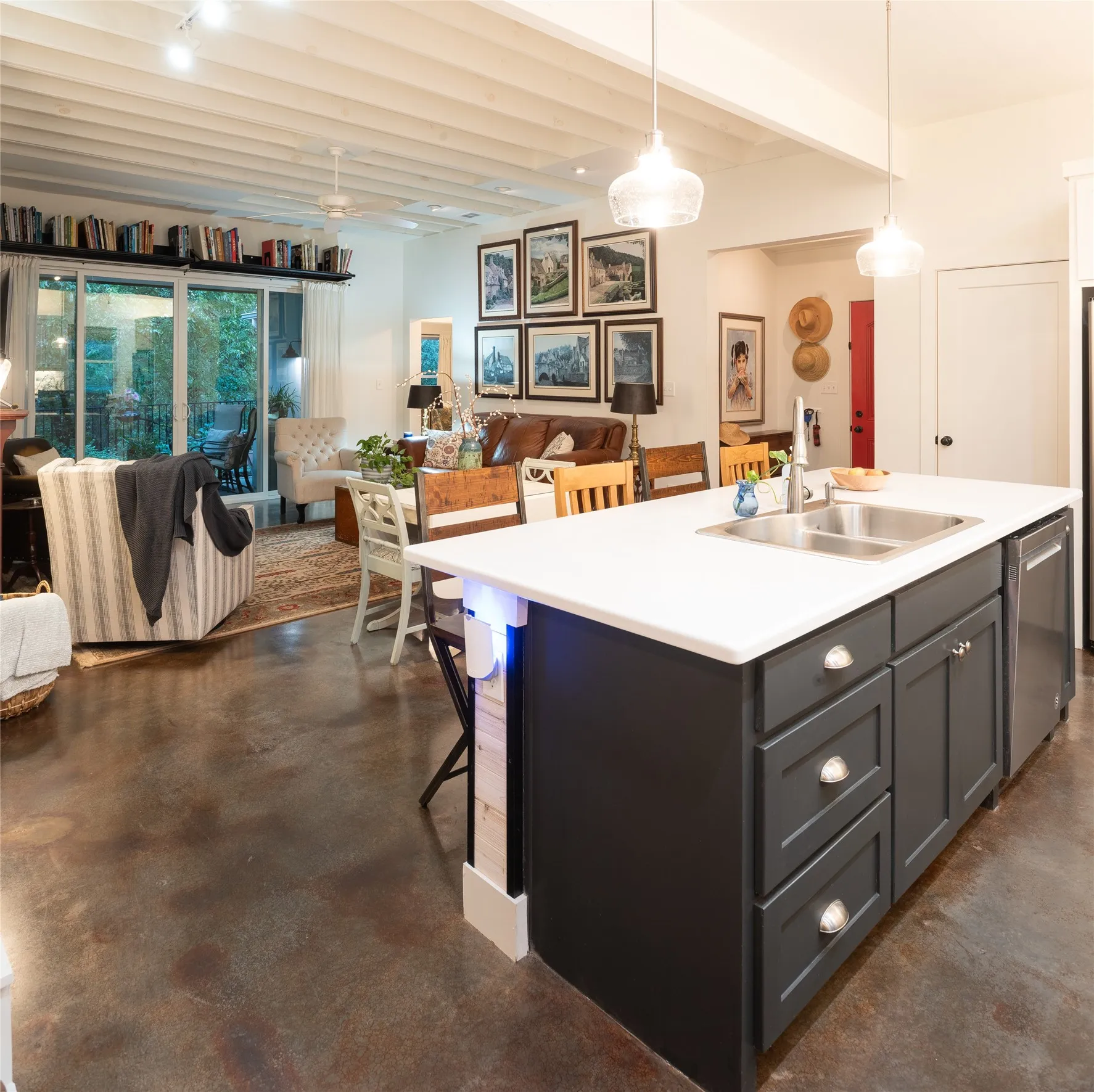 Single Family Residence For Sale in Grayson County , 1600 W Day Street, Denison, Texas 75020, 3 Bedroom, 2 Bathroom, 2 Garage spaces, 1,603 Sqft, built in 2019, mls#21391761, Real Estate Agent in Denison, Homes For Sale in Grayson county, Homes For Sale in Denison, Realtor in Denison Texas, Real Estate Brokerage Independent Realty Texas, Luminita Cordes Realtor