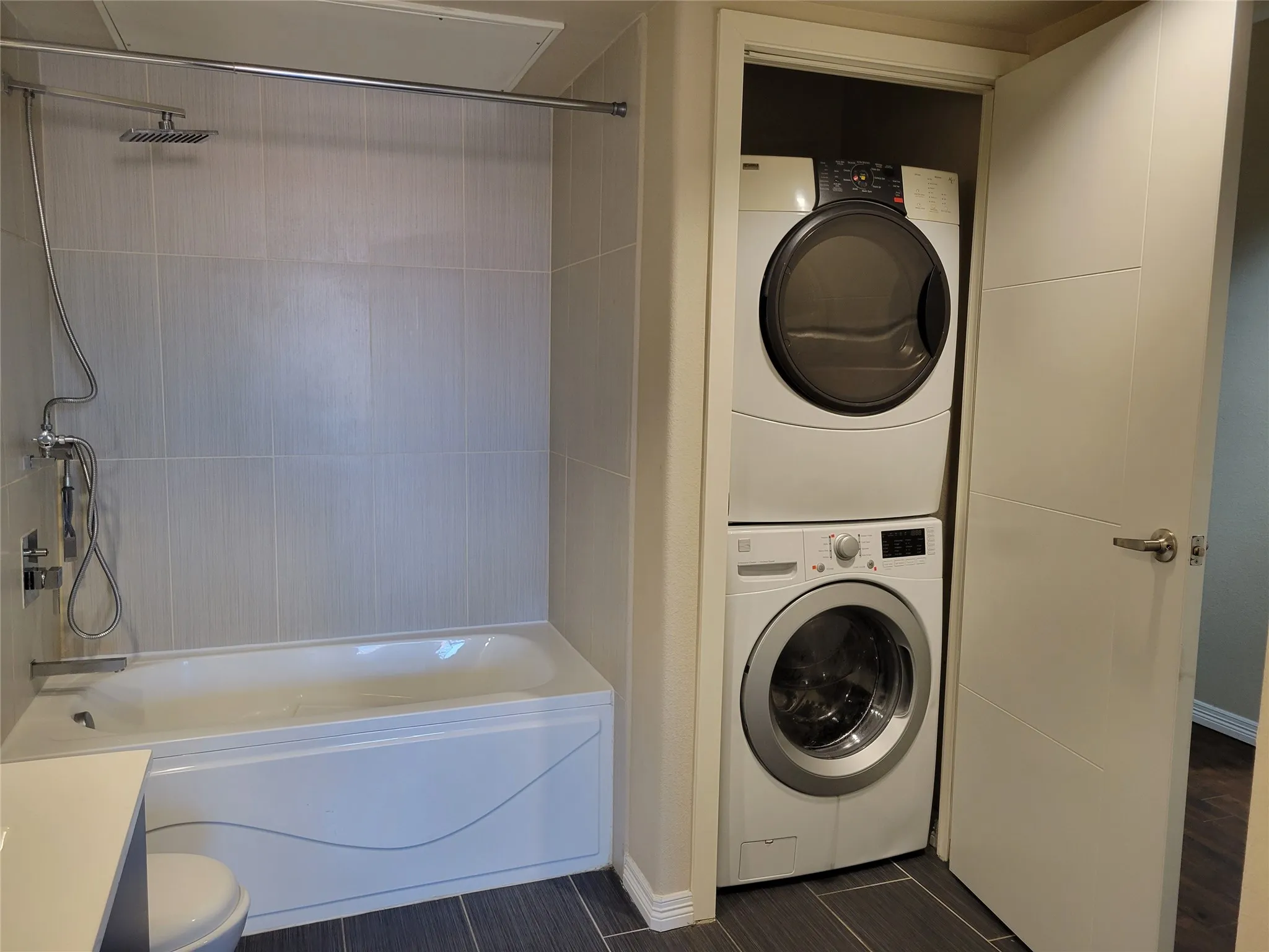 Condominium For Rent in Dallas County , 1100 Trinity Mills 2005, Carrollton, Texas 75006, 1 Bedroom, 1 Bathroom, 1 Garage spaces, 700 Sqft, built in 2012, mls#21393028, Real Estate Agent in Carrollton, Homes For Rent in Dallas county, Homes For Rent in Carrollton, Realtor in Carrollton Texas, Real Estate Brokerage Independent Realty Texas, Luminita Cordes Realtor