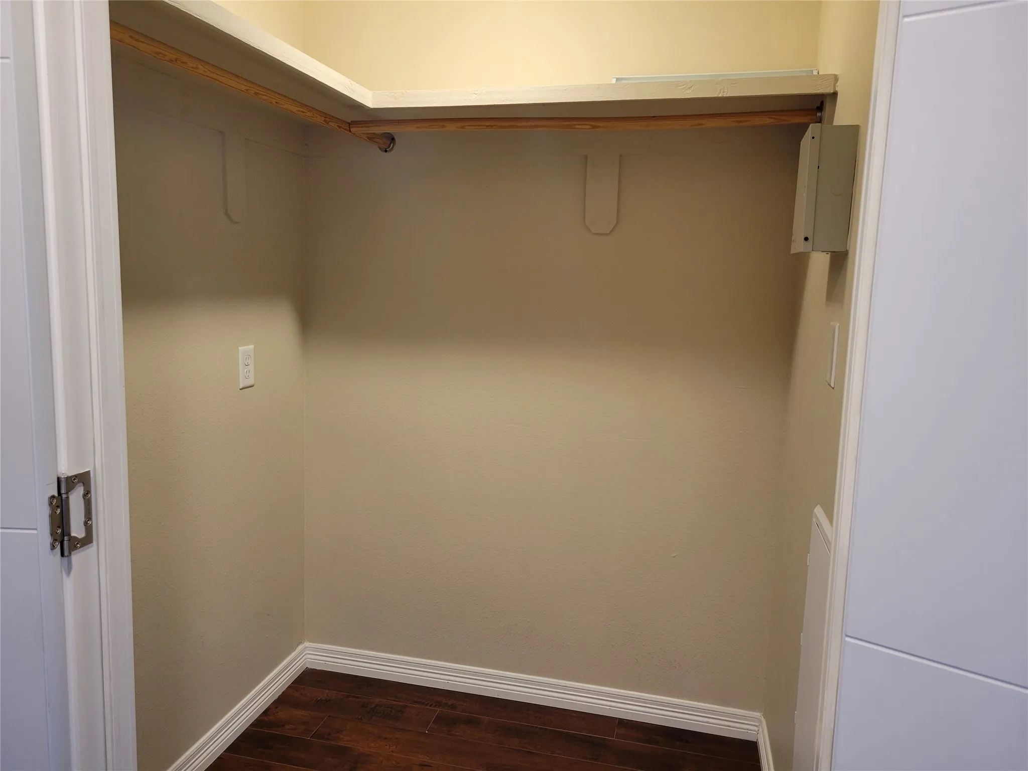 Condominium For Rent in Dallas County , 1100 Trinity Mills 2005, Carrollton, Texas 75006, 1 Bedroom, 1 Bathroom, 1 Garage spaces, 700 Sqft, built in 2012, mls#21393028, Real Estate Agent in Carrollton, Homes For Rent in Dallas county, Homes For Rent in Carrollton, Realtor in Carrollton Texas, Real Estate Brokerage Independent Realty Texas, Luminita Cordes Realtor
