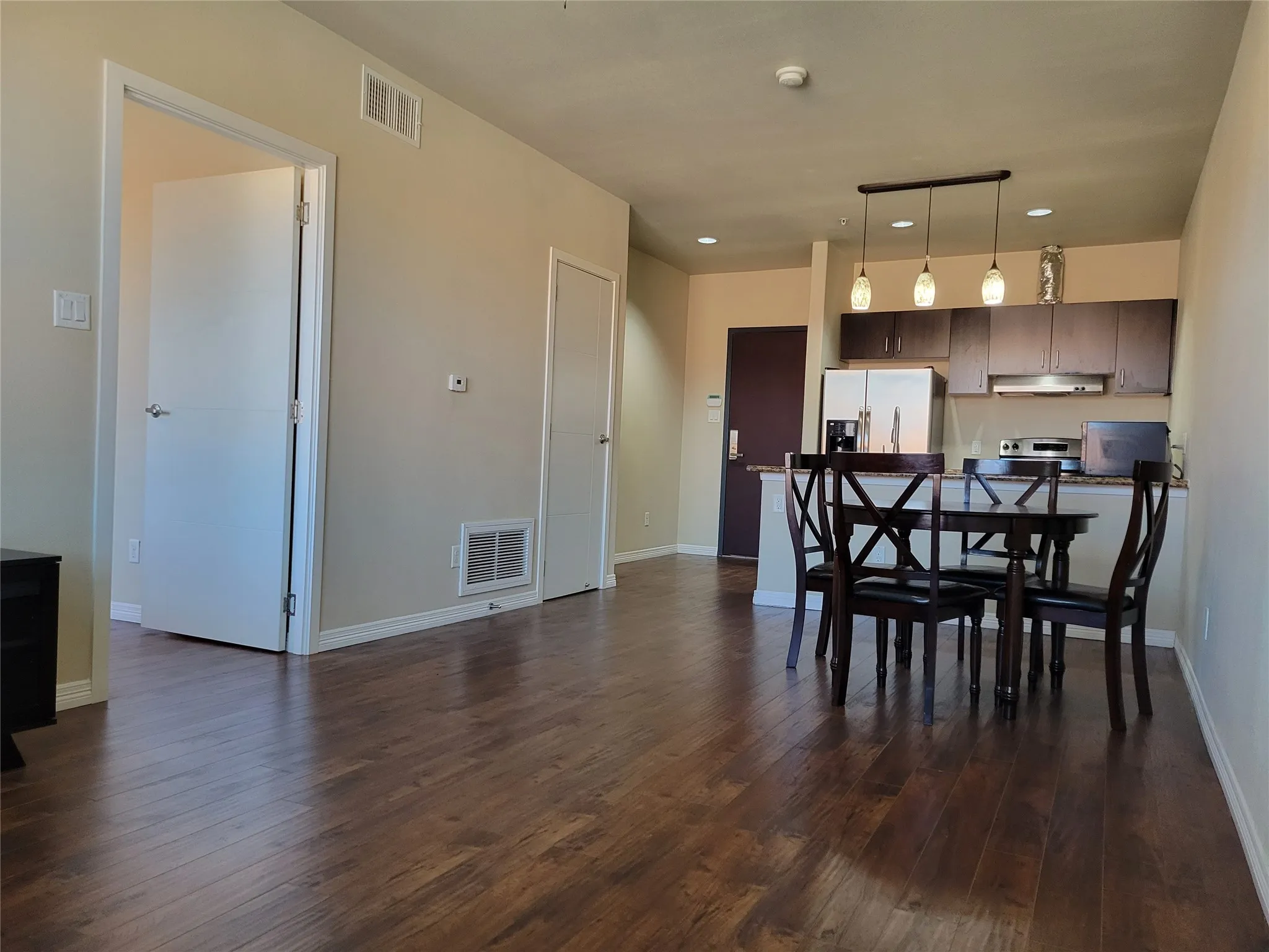 Condominium For Rent in Dallas County , 1100 Trinity Mills 2005, Carrollton, Texas 75006, 1 Bedroom, 1 Bathroom, 1 Garage spaces, 700 Sqft, built in 2012, mls#21393028, Real Estate Agent in Carrollton, Homes For Rent in Dallas county, Homes For Rent in Carrollton, Realtor in Carrollton Texas, Real Estate Brokerage Independent Realty Texas, Luminita Cordes Realtor