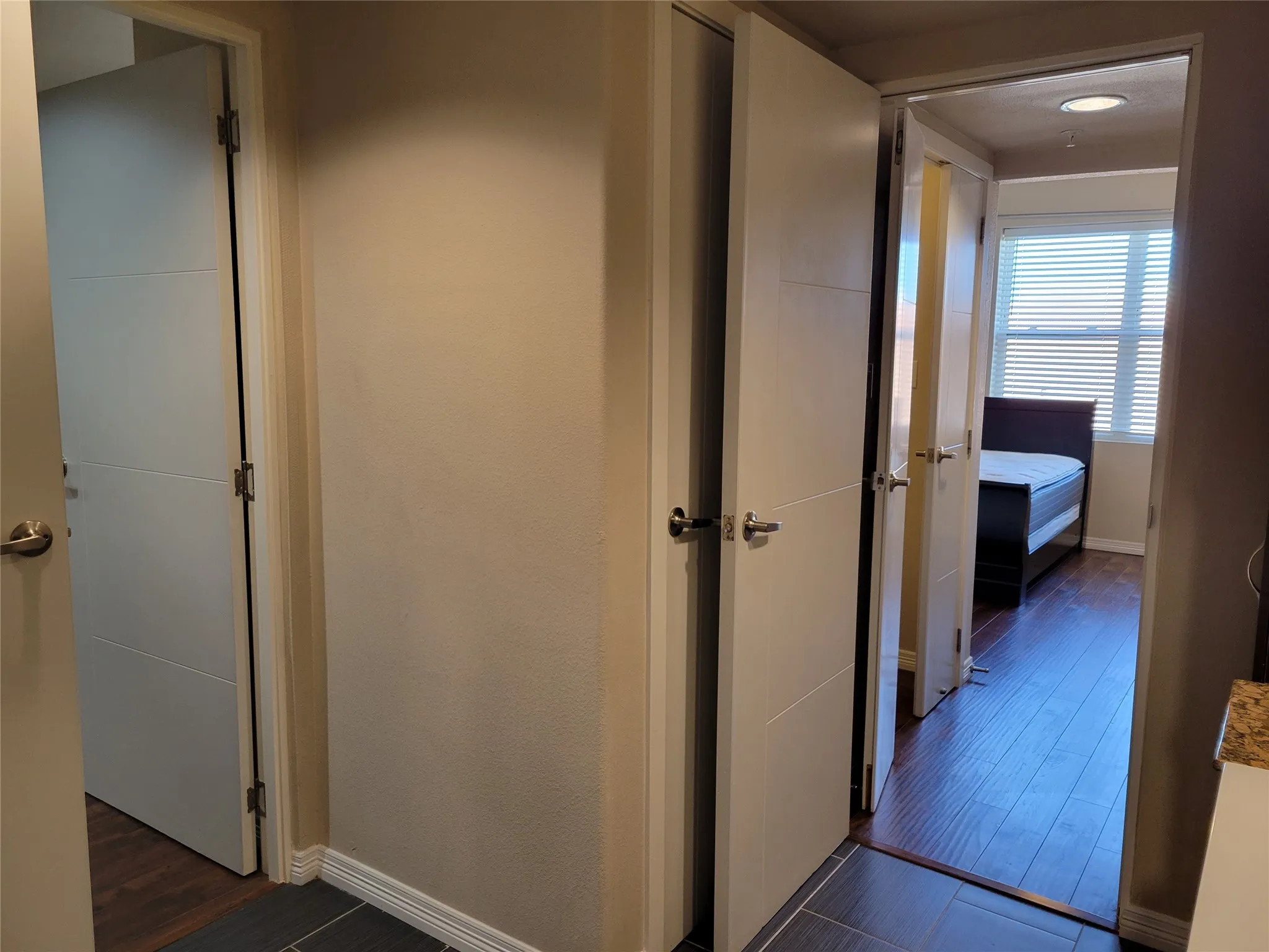 Condominium For Rent in Dallas County , 1100 Trinity Mills 2005, Carrollton, Texas 75006, 1 Bedroom, 1 Bathroom, 1 Garage spaces, 700 Sqft, built in 2012, mls#21393028, Real Estate Agent in Carrollton, Homes For Rent in Dallas county, Homes For Rent in Carrollton, Realtor in Carrollton Texas, Real Estate Brokerage Independent Realty Texas, Luminita Cordes Realtor