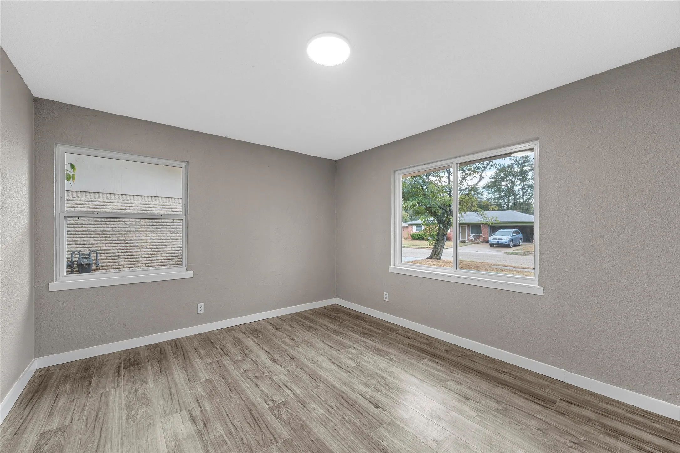 Single Family Residence For Sale in Mc Lennan County , 311 S Barbara Street, Lacy Lakeview, Texas 76705, 4 Bedroom, 1 Bathroom, Garage spaces, 1,225 Sqft, built in 1963, mls#21392084, Real Estate Agent in Lacy Lakeview, Homes For Sale in Mc Lennan county, Homes For Sale in Lacy Lakeview, Realtor in Lacy Lakeview Texas, Real Estate Brokerage Independent Realty Texas, Luminita Cordes Realtor