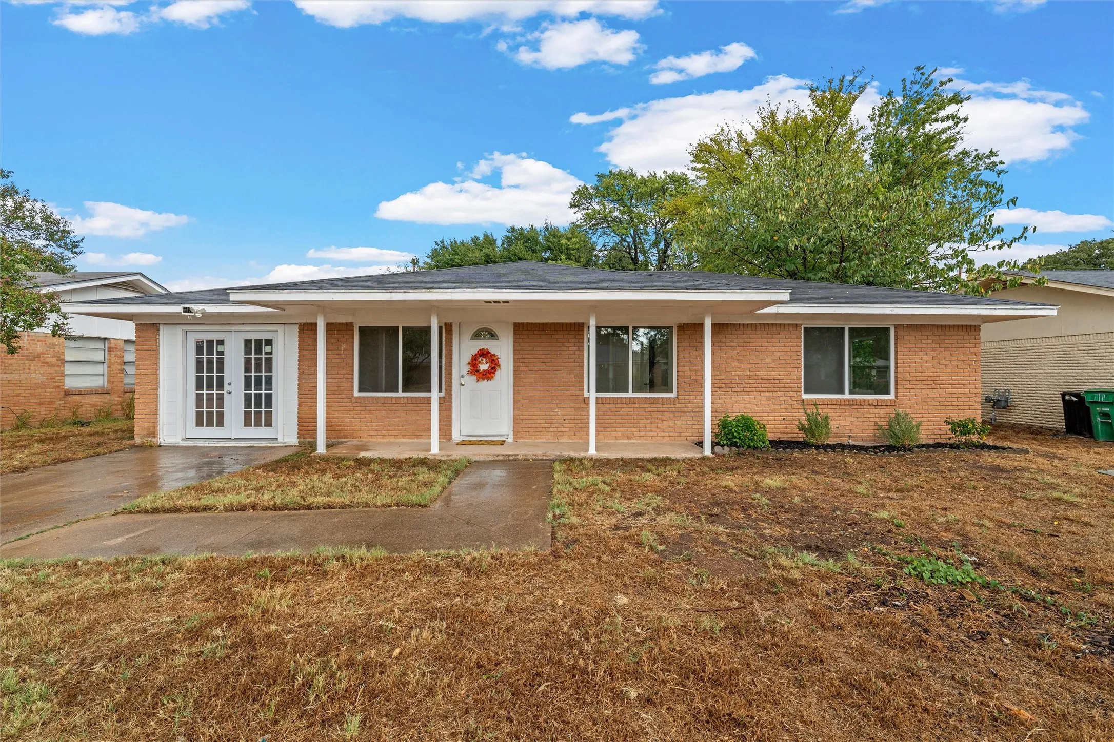 Single Family Residence For Sale in Mc Lennan County , 311 S Barbara Street, Lacy Lakeview, Texas 76705, 4 Bedroom, 1 Bathroom, Garage spaces, 1,225 Sqft, built in 1963, mls#21392084, Real Estate Agent in Lacy Lakeview, Homes For Sale in Mc Lennan county, Homes For Sale in Lacy Lakeview, Realtor in Lacy Lakeview Texas, Real Estate Brokerage Independent Realty Texas, Luminita Cordes Realtor