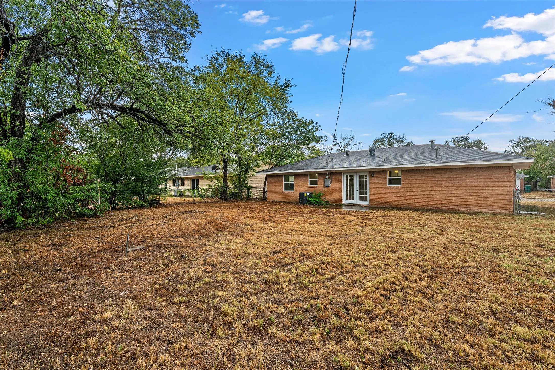 Single Family Residence For Sale in Mc Lennan County , 311 S Barbara Street, Lacy Lakeview, Texas 76705, 4 Bedroom, 1 Bathroom, Garage spaces, 1,225 Sqft, built in 1963, mls#21392084, Real Estate Agent in Lacy Lakeview, Homes For Sale in Mc Lennan county, Homes For Sale in Lacy Lakeview, Realtor in Lacy Lakeview Texas, Real Estate Brokerage Independent Realty Texas, Luminita Cordes Realtor