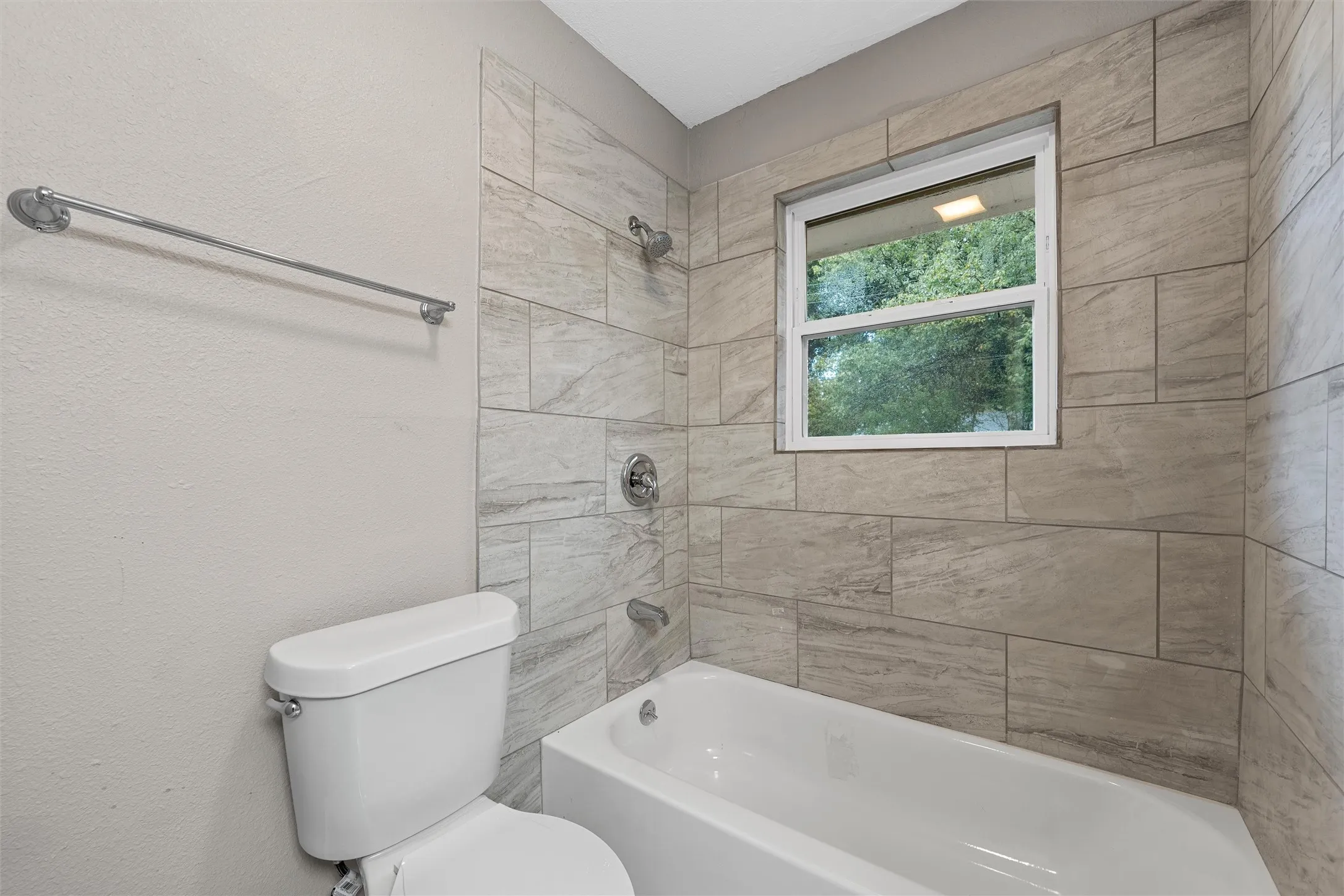 Single Family Residence For Sale in Mc Lennan County , 311 S Barbara Street, Lacy Lakeview, Texas 76705, 4 Bedroom, 1 Bathroom, Garage spaces, 1,225 Sqft, built in 1963, mls#21392084, Real Estate Agent in Lacy Lakeview, Homes For Sale in Mc Lennan county, Homes For Sale in Lacy Lakeview, Realtor in Lacy Lakeview Texas, Real Estate Brokerage Independent Realty Texas, Luminita Cordes Realtor