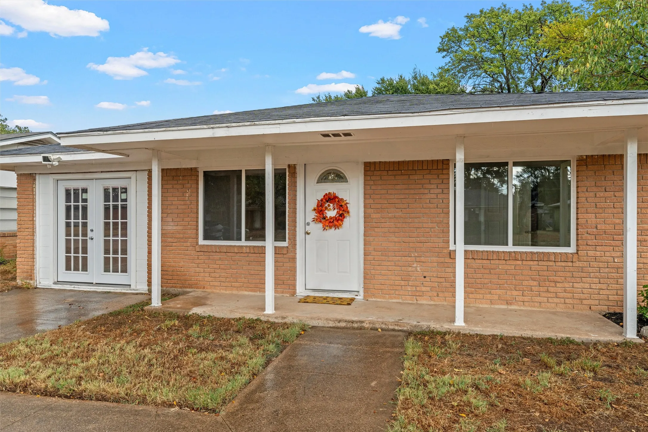 Single Family Residence For Sale in Mc Lennan County , 311 S Barbara Street, Lacy Lakeview, Texas 76705, 4 Bedroom, 1 Bathroom, Garage spaces, 1,225 Sqft, built in 1963, mls#21392084, Real Estate Agent in Lacy Lakeview, Homes For Sale in Mc Lennan county, Homes For Sale in Lacy Lakeview, Realtor in Lacy Lakeview Texas, Real Estate Brokerage Independent Realty Texas, Luminita Cordes Realtor