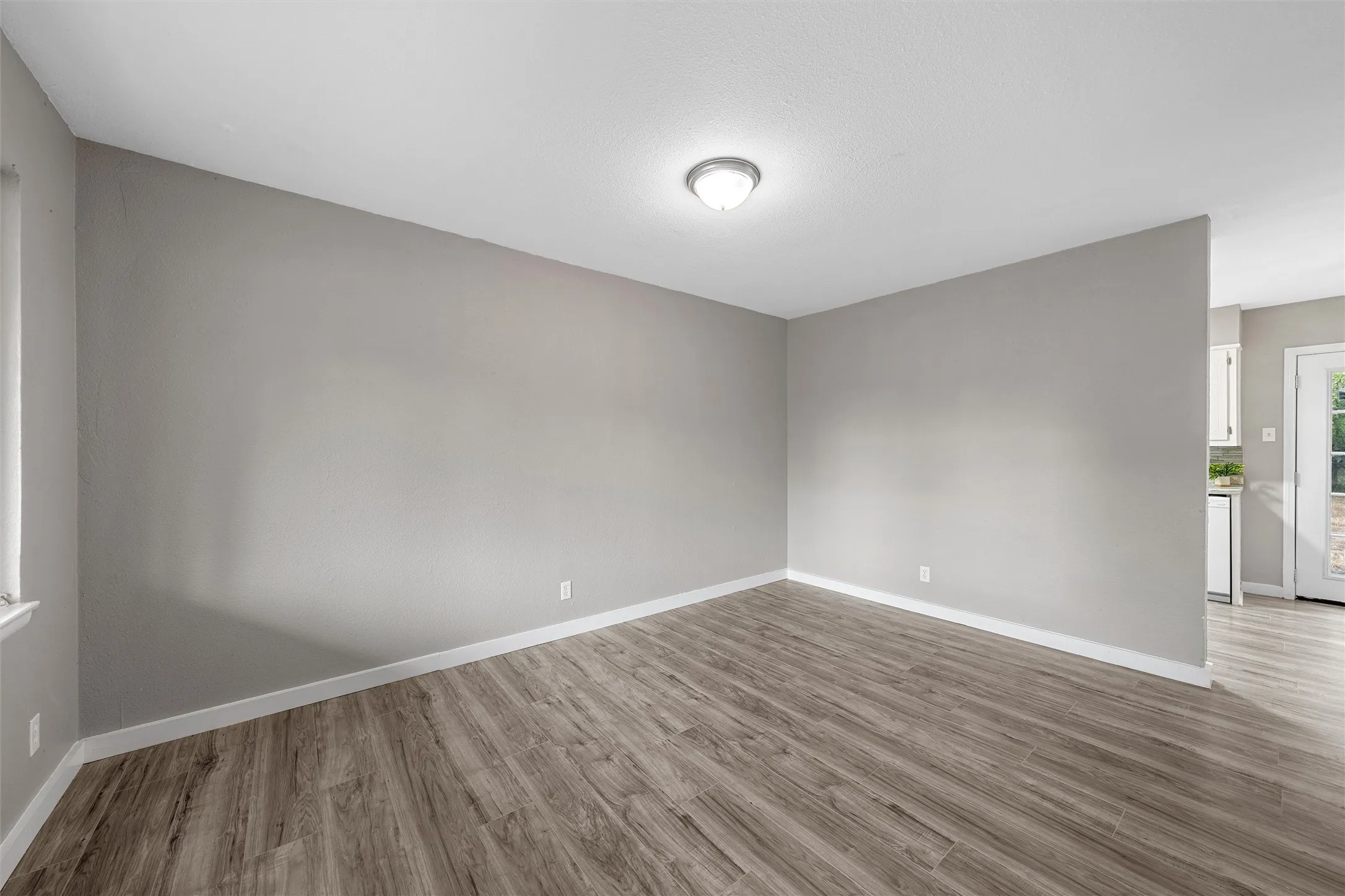 Single Family Residence For Sale in Mc Lennan County , 311 S Barbara Street, Lacy Lakeview, Texas 76705, 4 Bedroom, 1 Bathroom, Garage spaces, 1,225 Sqft, built in 1963, mls#21392084, Real Estate Agent in Lacy Lakeview, Homes For Sale in Mc Lennan county, Homes For Sale in Lacy Lakeview, Realtor in Lacy Lakeview Texas, Real Estate Brokerage Independent Realty Texas, Luminita Cordes Realtor