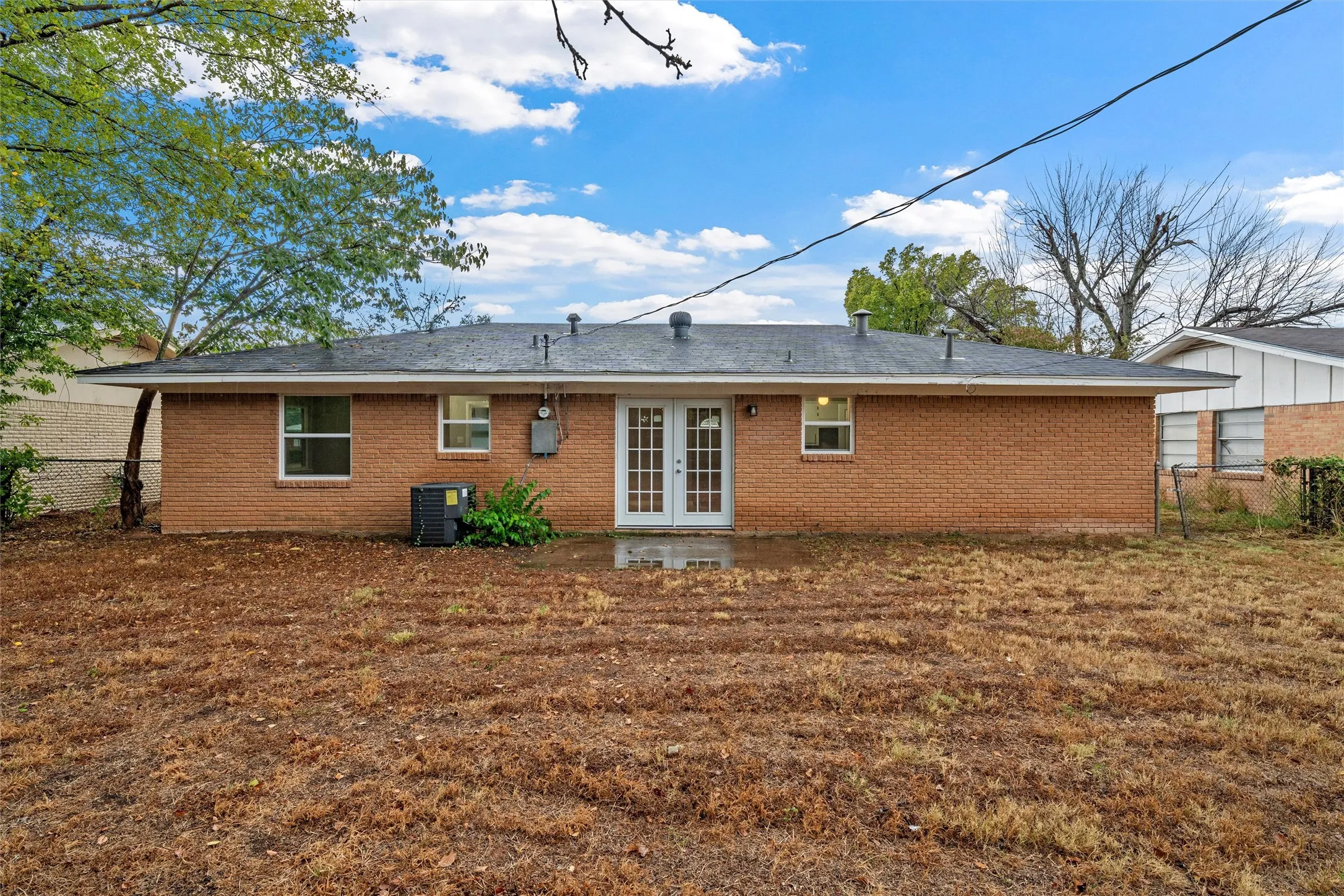 Single Family Residence For Sale in Mc Lennan County , 311 S Barbara Street, Lacy Lakeview, Texas 76705, 4 Bedroom, 1 Bathroom, Garage spaces, 1,225 Sqft, built in 1963, mls#21392084, Real Estate Agent in Lacy Lakeview, Homes For Sale in Mc Lennan county, Homes For Sale in Lacy Lakeview, Realtor in Lacy Lakeview Texas, Real Estate Brokerage Independent Realty Texas, Luminita Cordes Realtor