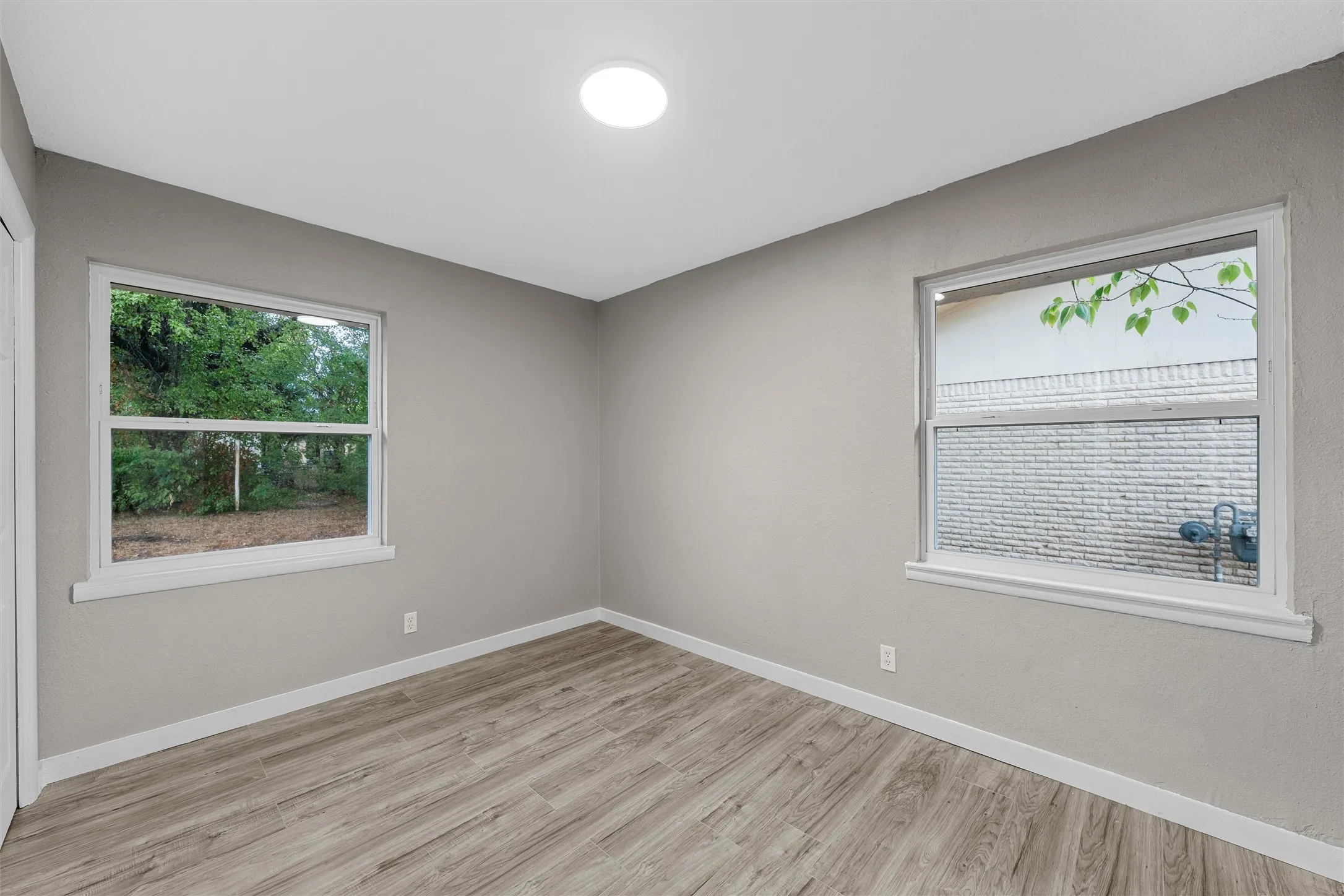 Single Family Residence For Sale in Mc Lennan County , 311 S Barbara Street, Lacy Lakeview, Texas 76705, 4 Bedroom, 1 Bathroom, Garage spaces, 1,225 Sqft, built in 1963, mls#21392084, Real Estate Agent in Lacy Lakeview, Homes For Sale in Mc Lennan county, Homes For Sale in Lacy Lakeview, Realtor in Lacy Lakeview Texas, Real Estate Brokerage Independent Realty Texas, Luminita Cordes Realtor