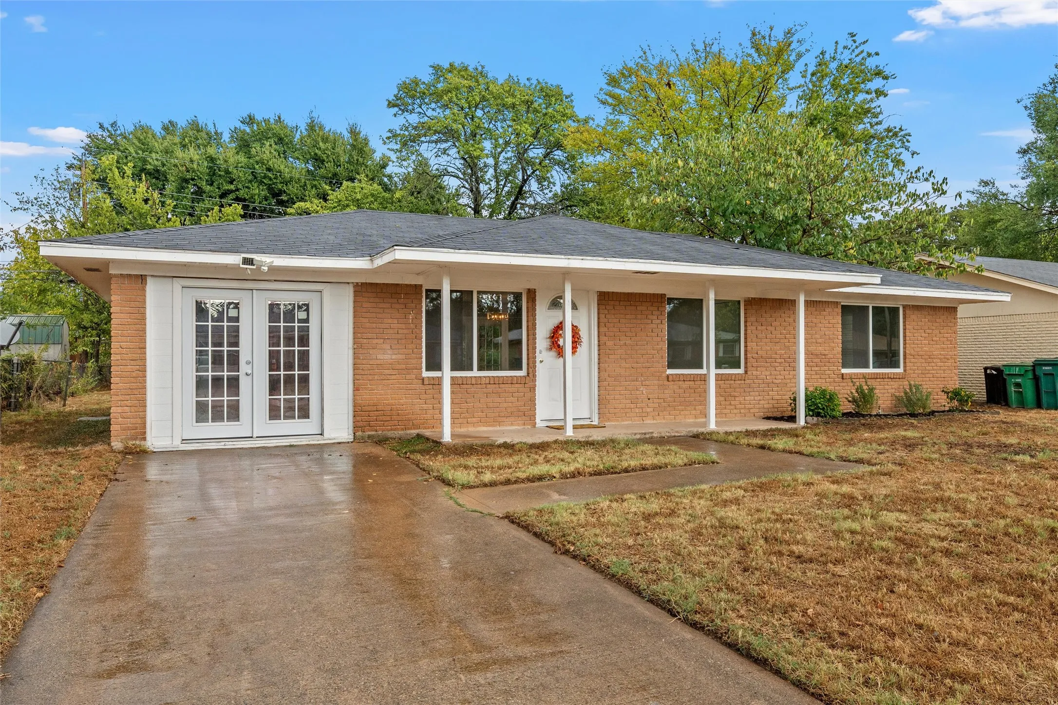 Single Family Residence For Sale in Mc Lennan County , 311 S Barbara Street, Lacy Lakeview, Texas 76705, 4 Bedroom, 1 Bathroom, Garage spaces, 1,225 Sqft, built in 1963, mls#21392084, Real Estate Agent in Lacy Lakeview, Homes For Sale in Mc Lennan county, Homes For Sale in Lacy Lakeview, Realtor in Lacy Lakeview Texas, Real Estate Brokerage Independent Realty Texas, Luminita Cordes Realtor