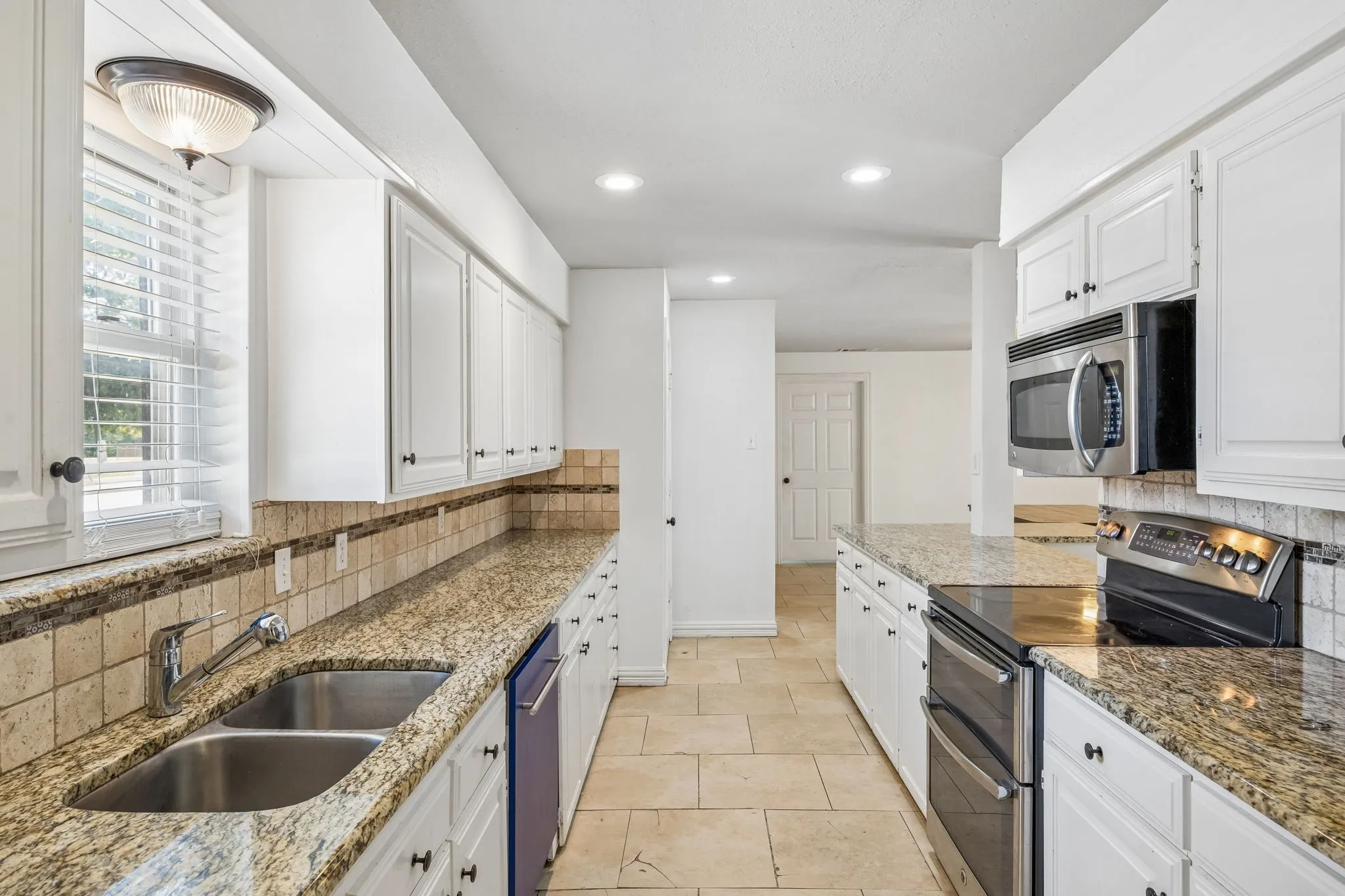 Single Family Residence For Sale in Dallas County , 8380 San Cristobal Drive, Dallas, Texas 75218, 3 Bedroom, 3 Bathroom, 2 Garage spaces, 2,416 Sqft, built in 1963, mls#21383246, Real Estate Agent in Dallas, Homes For Sale in Dallas county, Homes For Sale in Dallas, Realtor in Dallas Texas, Real Estate Brokerage Independent Realty Texas, Luminita Cordes Realtor