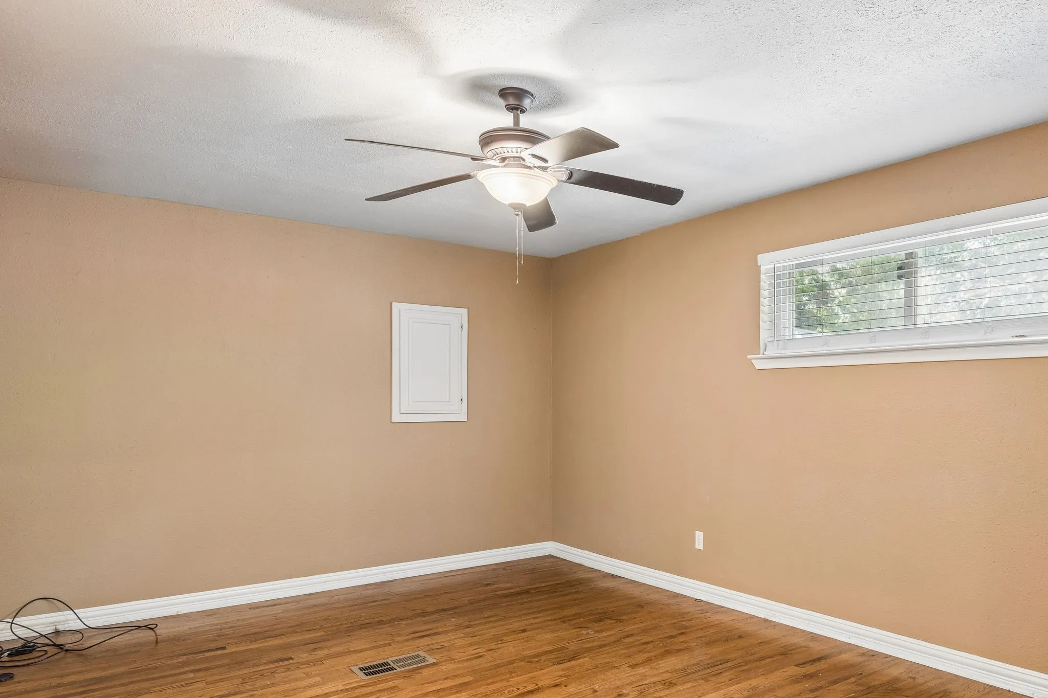 Single Family Residence For Sale in Dallas County , 8380 San Cristobal Drive, Dallas, Texas 75218, 3 Bedroom, 3 Bathroom, 2 Garage spaces, 2,416 Sqft, built in 1963, mls#21383246, Real Estate Agent in Dallas, Homes For Sale in Dallas county, Homes For Sale in Dallas, Realtor in Dallas Texas, Real Estate Brokerage Independent Realty Texas, Luminita Cordes Realtor