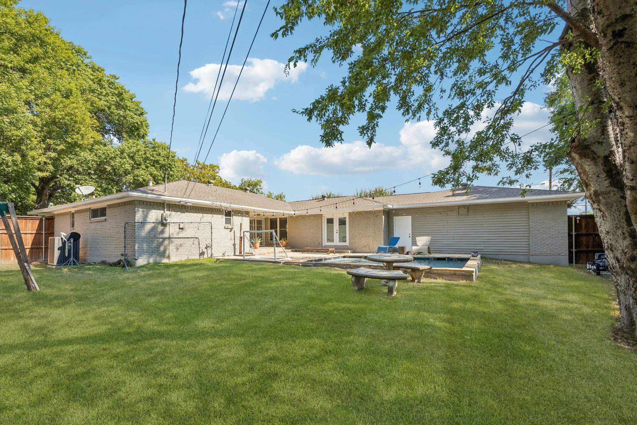 Single Family Residence For Sale in Dallas County , 8380 San Cristobal Drive, Dallas, Texas 75218, 3 Bedroom, 3 Bathroom, 2 Garage spaces, 2,416 Sqft, built in 1963, mls#21383246, Real Estate Agent in Dallas, Homes For Sale in Dallas county, Homes For Sale in Dallas, Realtor in Dallas Texas, Real Estate Brokerage Independent Realty Texas, Luminita Cordes Realtor