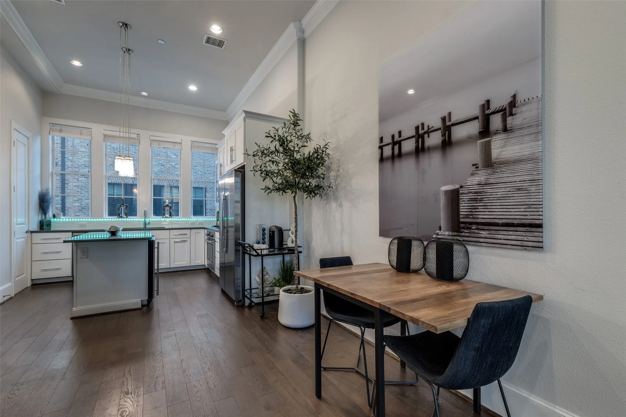Townhouse For Rent in Dallas County , 4120 Runyon Road, Addison, Texas 75001, 2 Bedroom, 3 Bathroom, 2 Garage spaces, 1,391 Sqft, built in 2018, mls#21393045, Real Estate Agent in Addison, Homes For Rent in Dallas county, Homes For Rent in Addison, Realtor in Addison Texas, Real Estate Brokerage Independent Realty Texas, Luminita Cordes Realtor