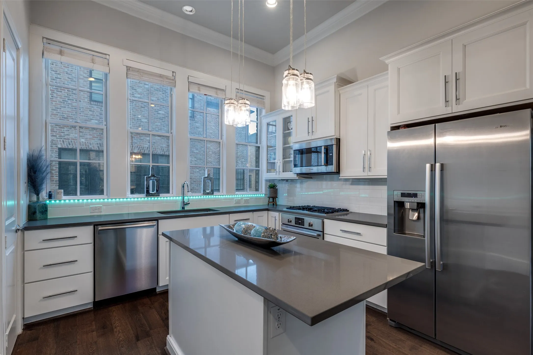 Townhouse For Rent in Dallas County , 4120 Runyon Road, Addison, Texas 75001, 2 Bedroom, 3 Bathroom, 2 Garage spaces, 1,391 Sqft, built in 2018, mls#21393045, Real Estate Agent in Addison, Homes For Rent in Dallas county, Homes For Rent in Addison, Realtor in Addison Texas, Real Estate Brokerage Independent Realty Texas, Luminita Cordes Realtor