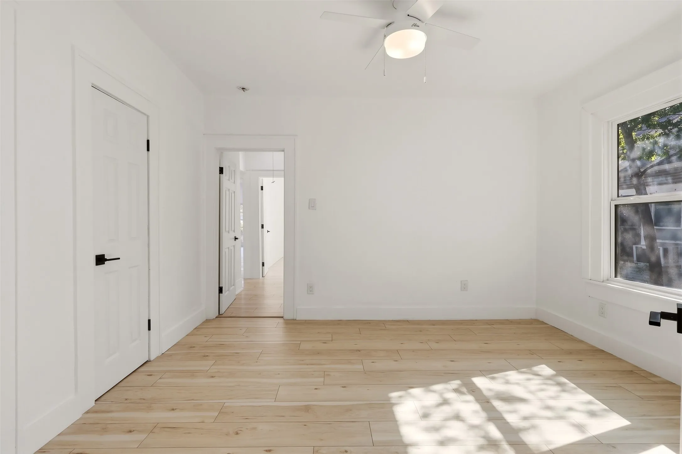 Single Family Residence For Sale in Dallas County , 809 Cristler Avenue, Dallas, Texas 75223, 3 Bedroom, 2 Bathroom, 1 Garage spaces, 1,864 Sqft, built in 1946, mls#21392525, Real Estate Agent in Dallas, Homes For Sale in Dallas county, Homes For Sale in Dallas, Realtor in Dallas Texas, Real Estate Brokerage Independent Realty Texas, Luminita Cordes Realtor