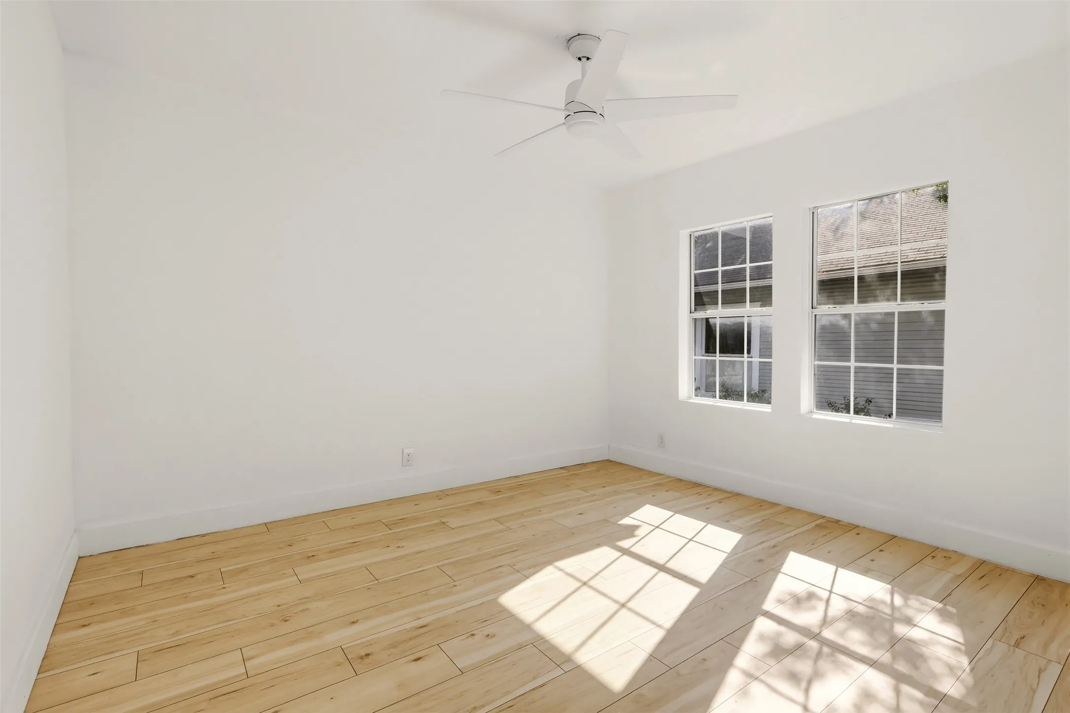Single Family Residence For Sale in Dallas County , 809 Cristler Avenue, Dallas, Texas 75223, 3 Bedroom, 2 Bathroom, 1 Garage spaces, 1,864 Sqft, built in 1946, mls#21392525, Real Estate Agent in Dallas, Homes For Sale in Dallas county, Homes For Sale in Dallas, Realtor in Dallas Texas, Real Estate Brokerage Independent Realty Texas, Luminita Cordes Realtor
