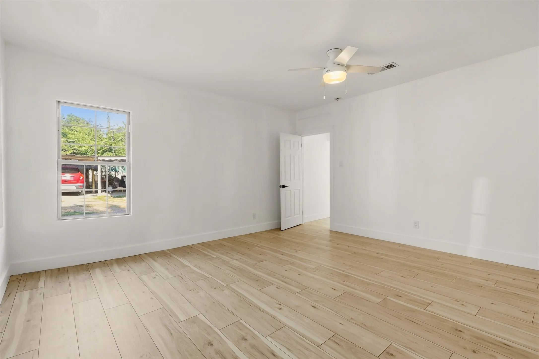 Single Family Residence For Sale in Dallas County , 809 Cristler Avenue, Dallas, Texas 75223, 3 Bedroom, 2 Bathroom, 1 Garage spaces, 1,864 Sqft, built in 1946, mls#21392525, Real Estate Agent in Dallas, Homes For Sale in Dallas county, Homes For Sale in Dallas, Realtor in Dallas Texas, Real Estate Brokerage Independent Realty Texas, Luminita Cordes Realtor