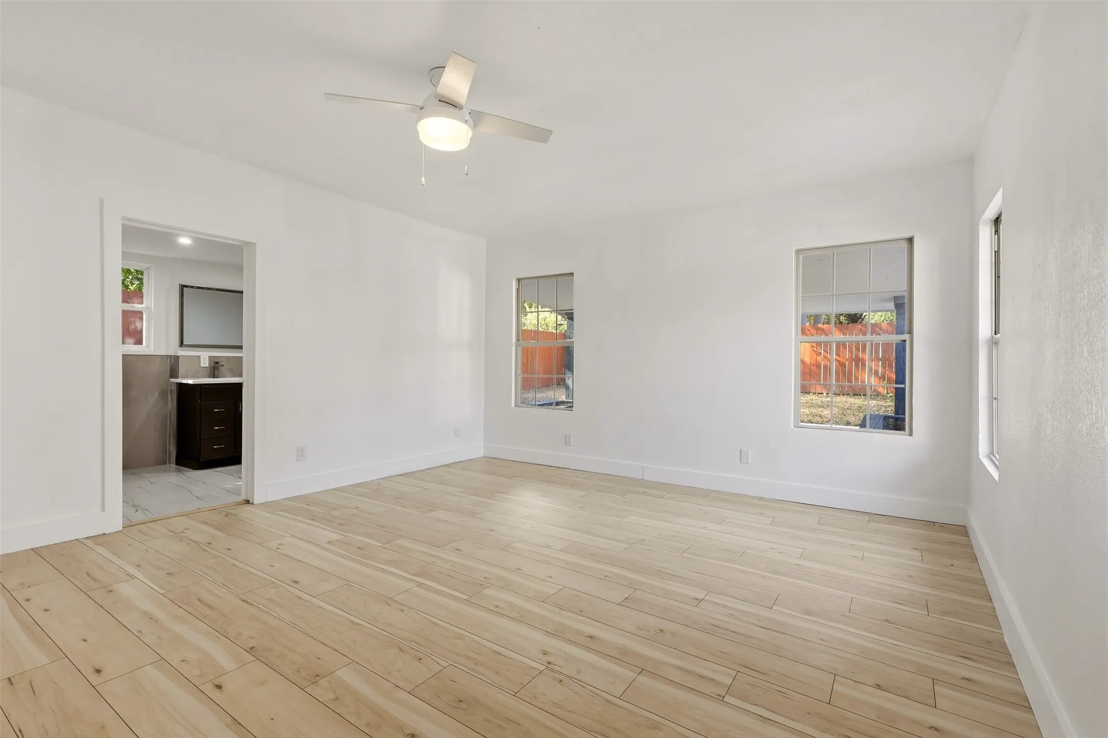 Single Family Residence For Sale in Dallas County , 809 Cristler Avenue, Dallas, Texas 75223, 3 Bedroom, 2 Bathroom, 1 Garage spaces, 1,864 Sqft, built in 1946, mls#21392525, Real Estate Agent in Dallas, Homes For Sale in Dallas county, Homes For Sale in Dallas, Realtor in Dallas Texas, Real Estate Brokerage Independent Realty Texas, Luminita Cordes Realtor
