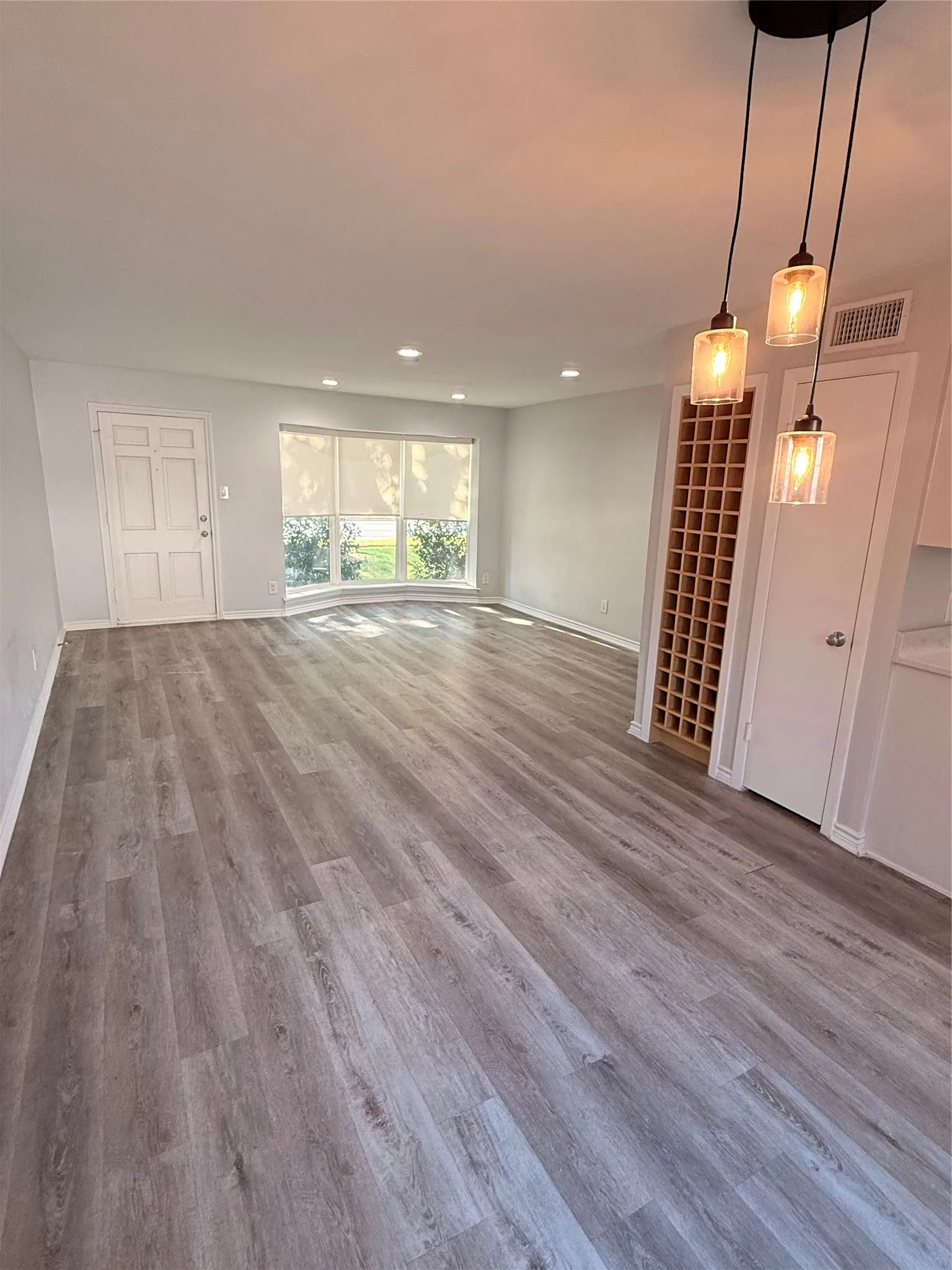 Condominium For Rent in Dallas County , 3913 Inwood Road 1007, Dallas, Texas 75209, 2 Bedroom, 2 Bathroom, Garage spaces, 1,078 Sqft, built in 1983, mls#21388323, Real Estate Agent in Dallas, Homes For Rent in Dallas county, Homes For Rent in Dallas, Realtor in Dallas Texas, Real Estate Brokerage Independent Realty Texas, Luminita Cordes Realtor