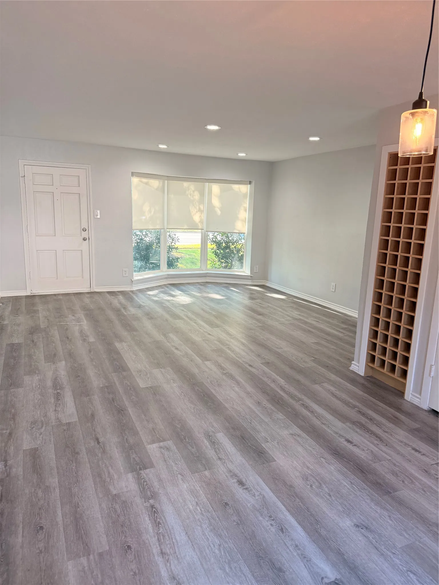 Condominium For Rent in Dallas County , 3913 Inwood Road 1007, Dallas, Texas 75209, 2 Bedroom, 2 Bathroom, Garage spaces, 1,078 Sqft, built in 1983, mls#21388323, Real Estate Agent in Dallas, Homes For Rent in Dallas county, Homes For Rent in Dallas, Realtor in Dallas Texas, Real Estate Brokerage Independent Realty Texas, Luminita Cordes Realtor