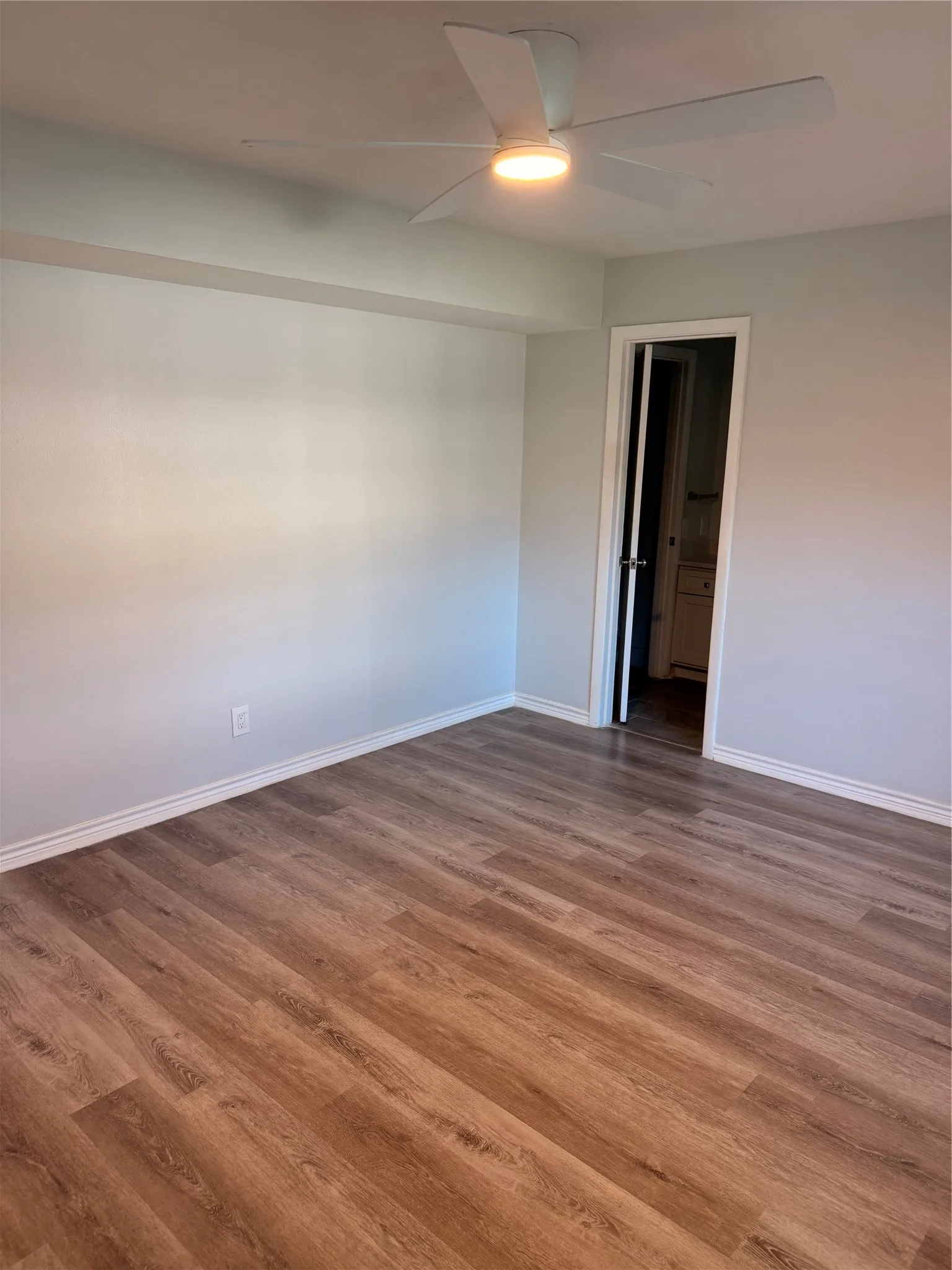 Condominium For Rent in Dallas County , 3913 Inwood Road 1007, Dallas, Texas 75209, 2 Bedroom, 2 Bathroom, Garage spaces, 1,078 Sqft, built in 1983, mls#21388323, Real Estate Agent in Dallas, Homes For Rent in Dallas county, Homes For Rent in Dallas, Realtor in Dallas Texas, Real Estate Brokerage Independent Realty Texas, Luminita Cordes Realtor