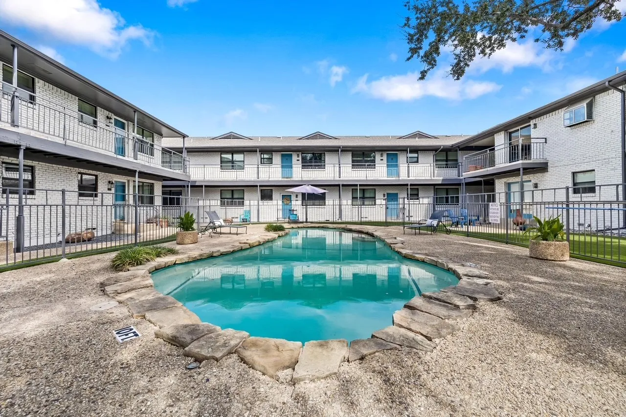 Condominium For Rent in Dallas County , 3913 Inwood Road 1007, Dallas, Texas 75209, 2 Bedroom, 2 Bathroom, Garage spaces, 1,078 Sqft, built in 1983, mls#21388323, Real Estate Agent in Dallas, Homes For Rent in Dallas county, Homes For Rent in Dallas, Realtor in Dallas Texas, Real Estate Brokerage Independent Realty Texas, Luminita Cordes Realtor