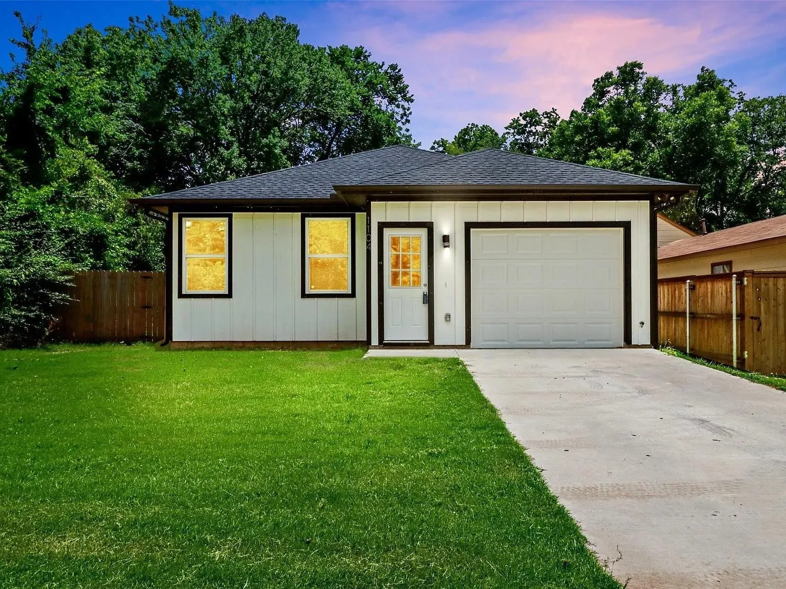 Single Family Residence For Rent in Grayson County , 1104 W Elm Street, Denison, Texas 75020, 3 Bedroom, 2 Bathroom, 1 Garage spaces, 1,517 Sqft, built in 2023, mls#21393092, Real Estate Agent in Denison, Homes For Rent in Grayson county, Homes For Rent in Denison, Realtor in Denison Texas, Real Estate Brokerage Independent Realty Texas, Luminita Cordes Realtor