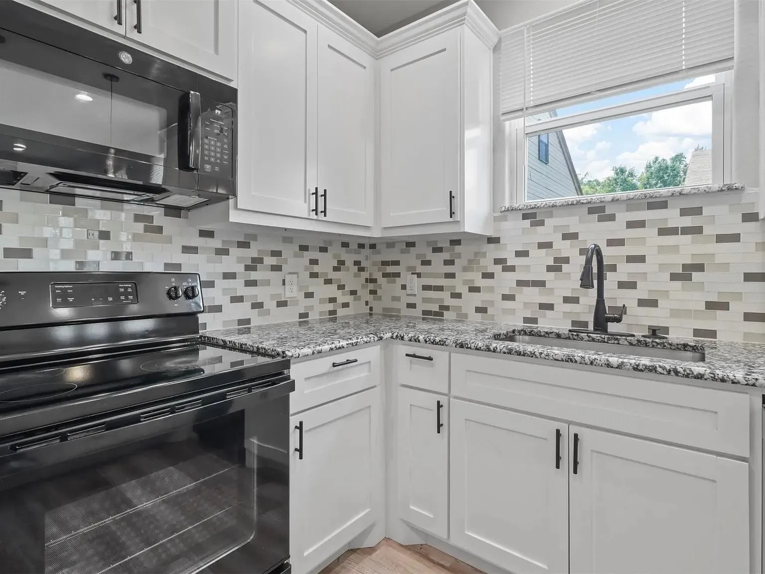 Single Family Residence For Rent in Grayson County , 1104 W Elm Street, Denison, Texas 75020, 3 Bedroom, 2 Bathroom, 1 Garage spaces, 1,517 Sqft, built in 2023, mls#21393092, Real Estate Agent in Denison, Homes For Rent in Grayson county, Homes For Rent in Denison, Realtor in Denison Texas, Real Estate Brokerage Independent Realty Texas, Luminita Cordes Realtor