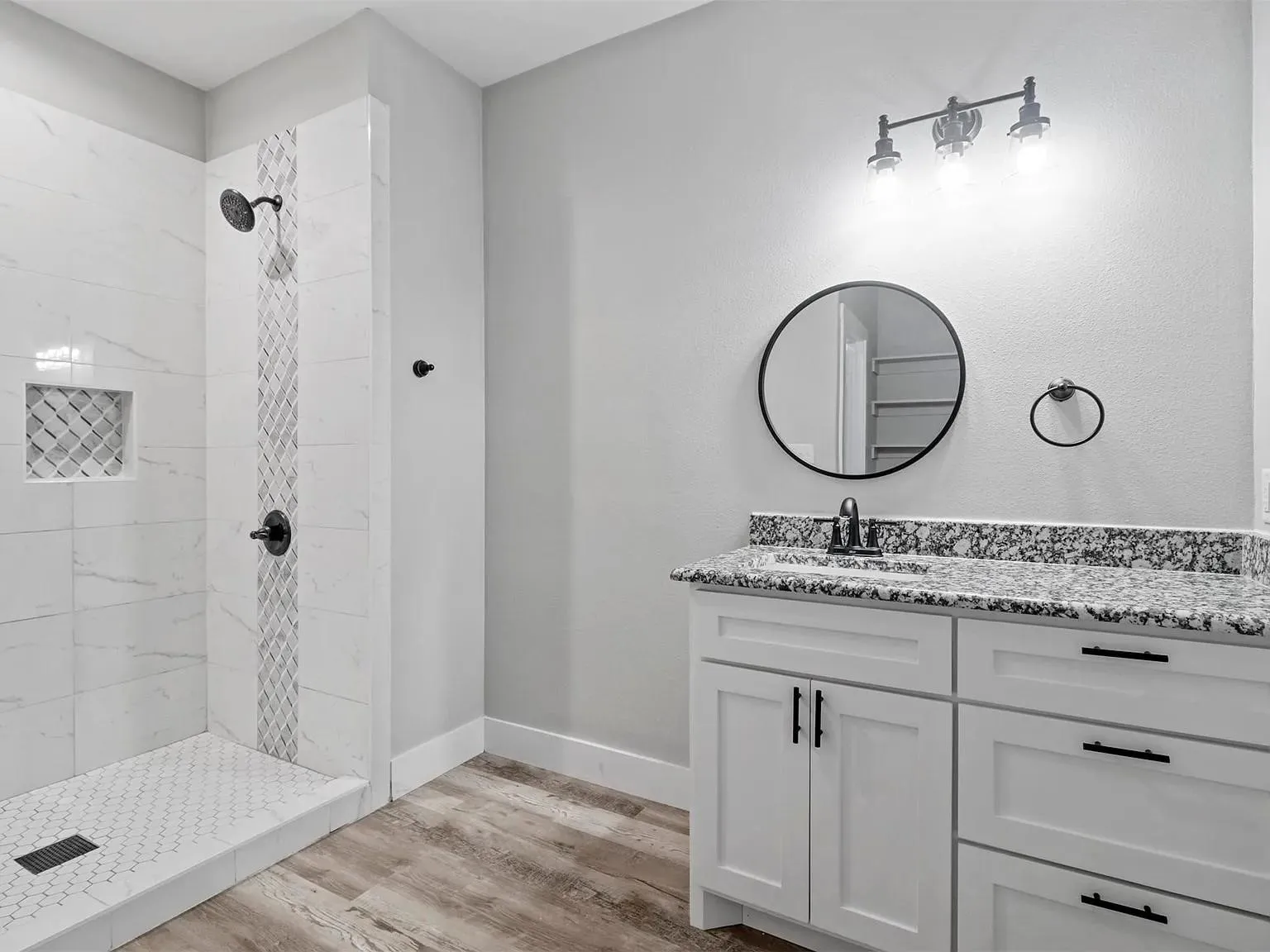 Single Family Residence For Rent in Grayson County , 1104 W Elm Street, Denison, Texas 75020, 3 Bedroom, 2 Bathroom, 1 Garage spaces, 1,517 Sqft, built in 2023, mls#21393092, Real Estate Agent in Denison, Homes For Rent in Grayson county, Homes For Rent in Denison, Realtor in Denison Texas, Real Estate Brokerage Independent Realty Texas, Luminita Cordes Realtor