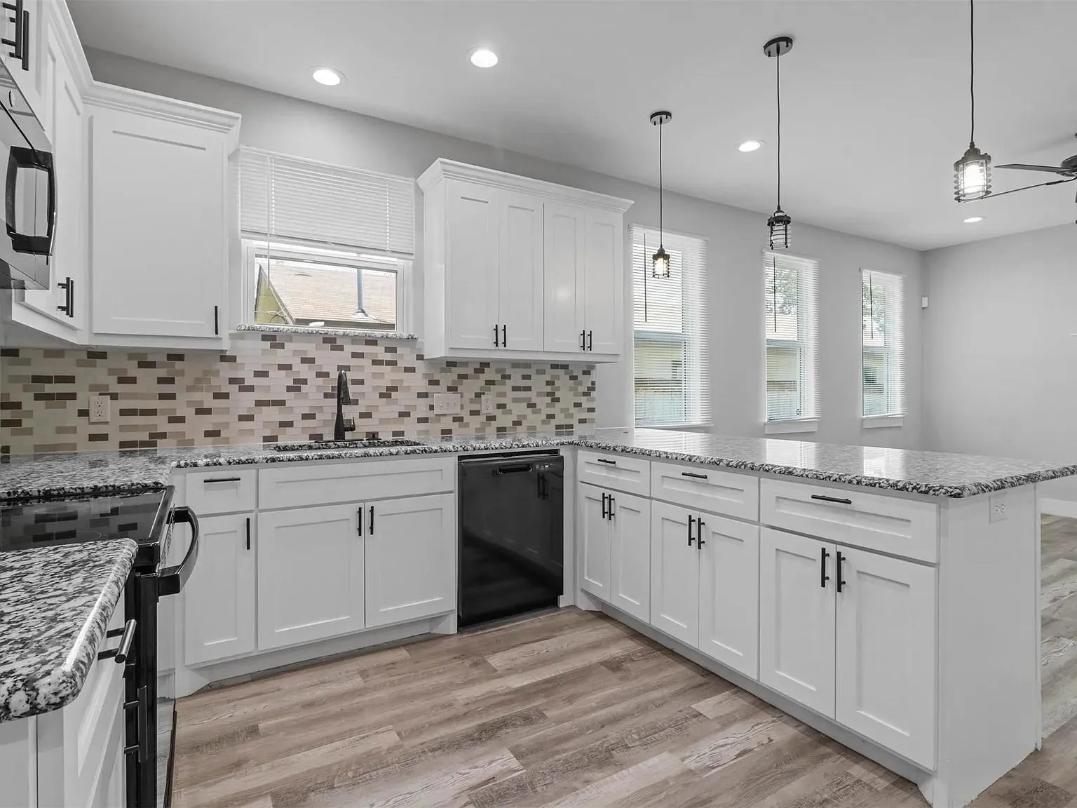 Single Family Residence For Rent in Grayson County , 1104 W Elm Street, Denison, Texas 75020, 3 Bedroom, 2 Bathroom, 1 Garage spaces, 1,517 Sqft, built in 2023, mls#21393092, Real Estate Agent in Denison, Homes For Rent in Grayson county, Homes For Rent in Denison, Realtor in Denison Texas, Real Estate Brokerage Independent Realty Texas, Luminita Cordes Realtor