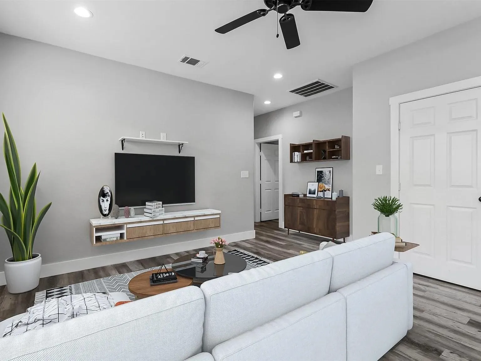 Single Family Residence For Rent in Grayson County , 1104 W Elm Street, Denison, Texas 75020, 3 Bedroom, 2 Bathroom, 1 Garage spaces, 1,517 Sqft, built in 2023, mls#21393092, Real Estate Agent in Denison, Homes For Rent in Grayson county, Homes For Rent in Denison, Realtor in Denison Texas, Real Estate Brokerage Independent Realty Texas, Luminita Cordes Realtor
